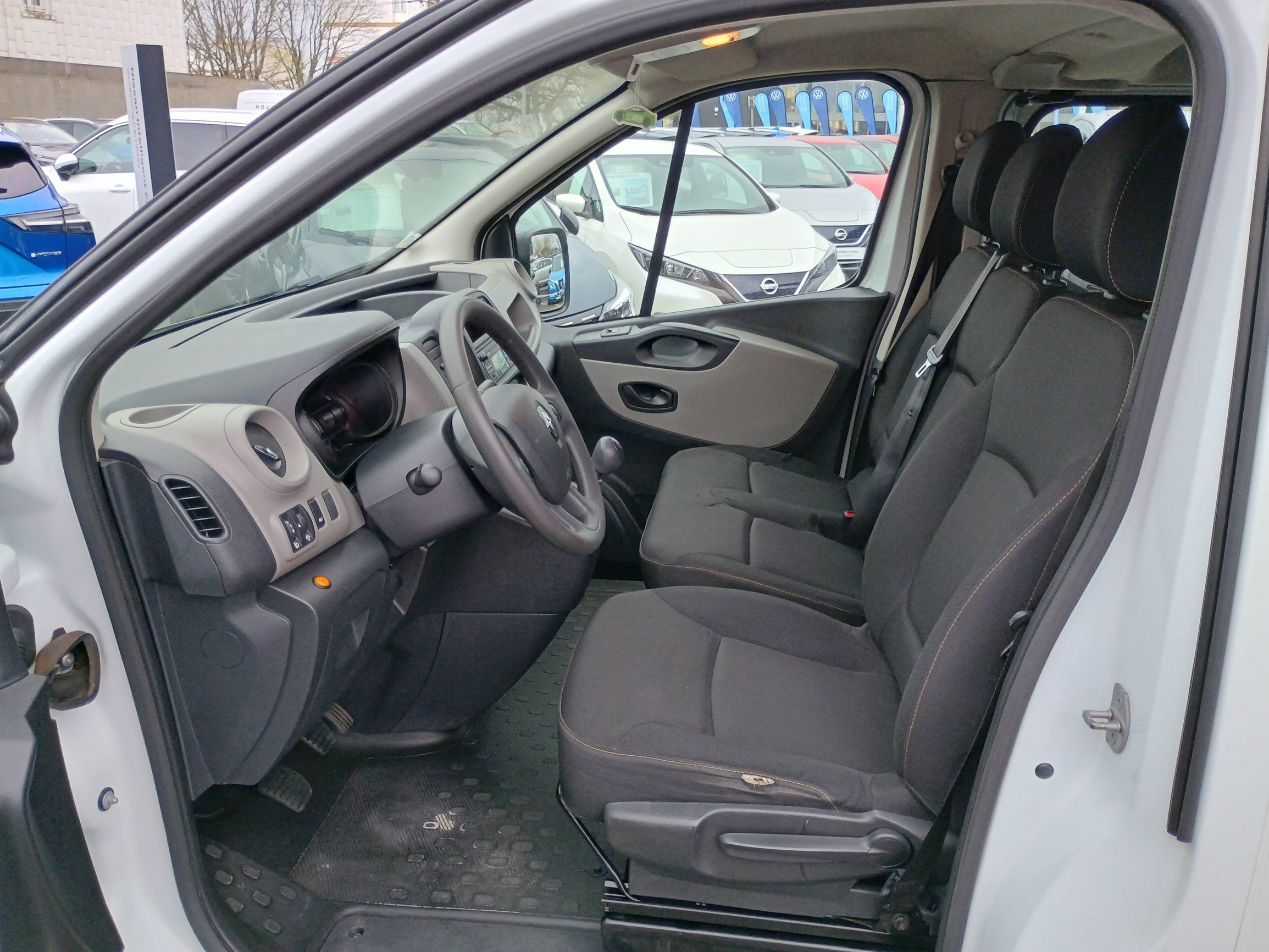 Vente en ligne Renault Trafic Cabine Approfondie TRAFIC CA L2H1 1200 KG DCI 120 E6 au prix de 17 990 €