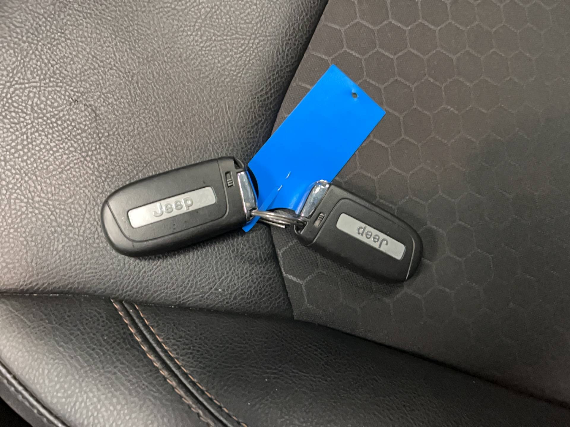 Vente en ligne Jeep Compass Compass 1.3 GSE T4 190 ch PHEV AT6 4xe eAWD au prix de 17 990 €