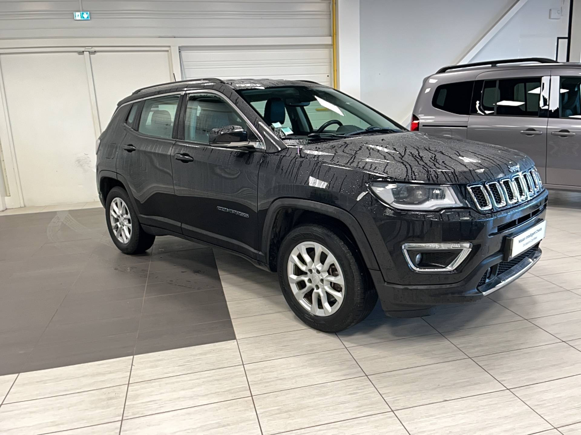 Vente en ligne Jeep Compass Compass 1.3 GSE T4 190 ch PHEV AT6 4xe eAWD au prix de 17 990 €
