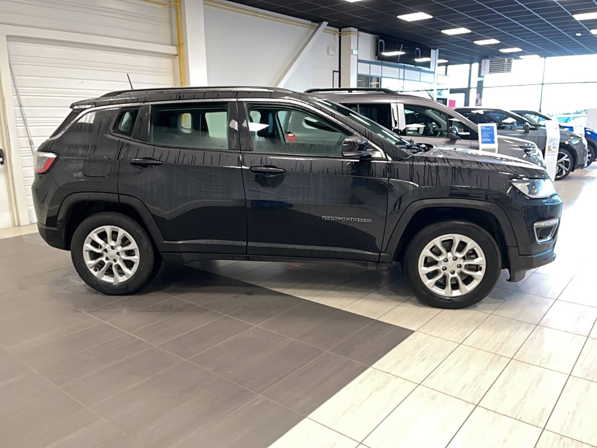 Vente en ligne Jeep Compass Compass 1.3 GSE T4 190 ch PHEV AT6 4xe eAWD au prix de 17 990 €