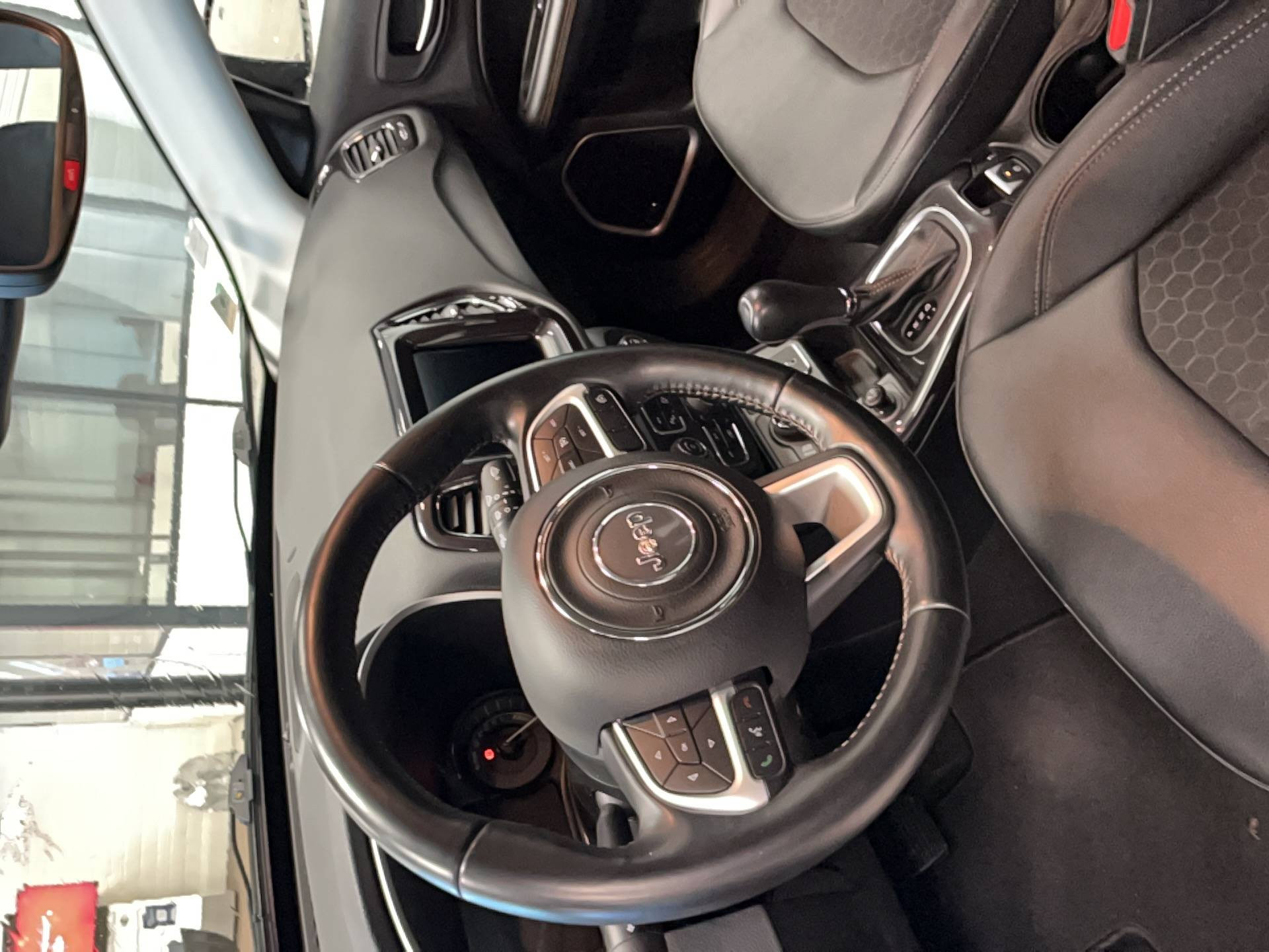 Vente en ligne Jeep Compass Compass 1.3 GSE T4 190 ch PHEV AT6 4xe eAWD au prix de 17 990 €