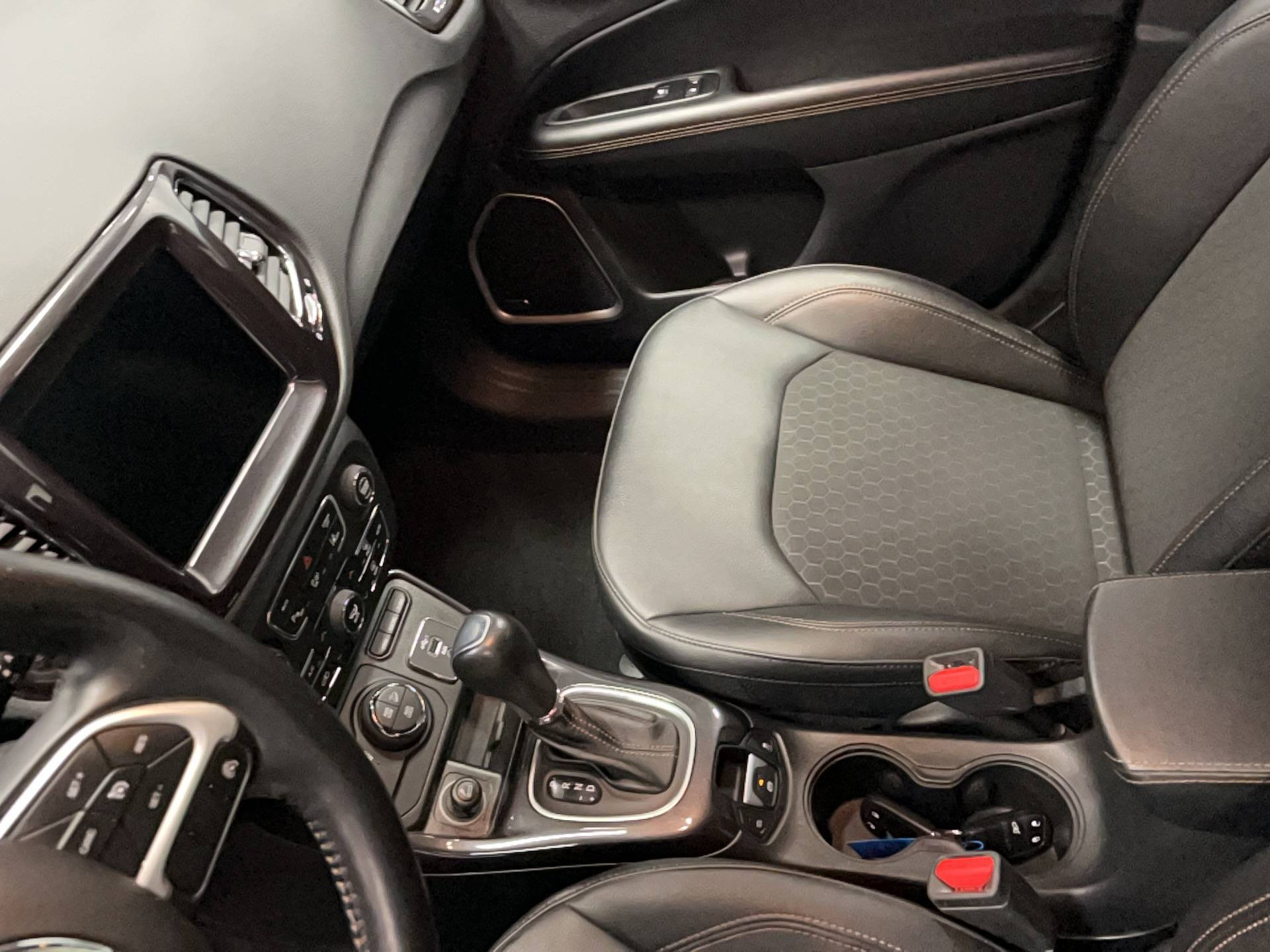 Vente en ligne Jeep Compass Compass 1.3 GSE T4 190 ch PHEV AT6 4xe eAWD au prix de 17 990 €