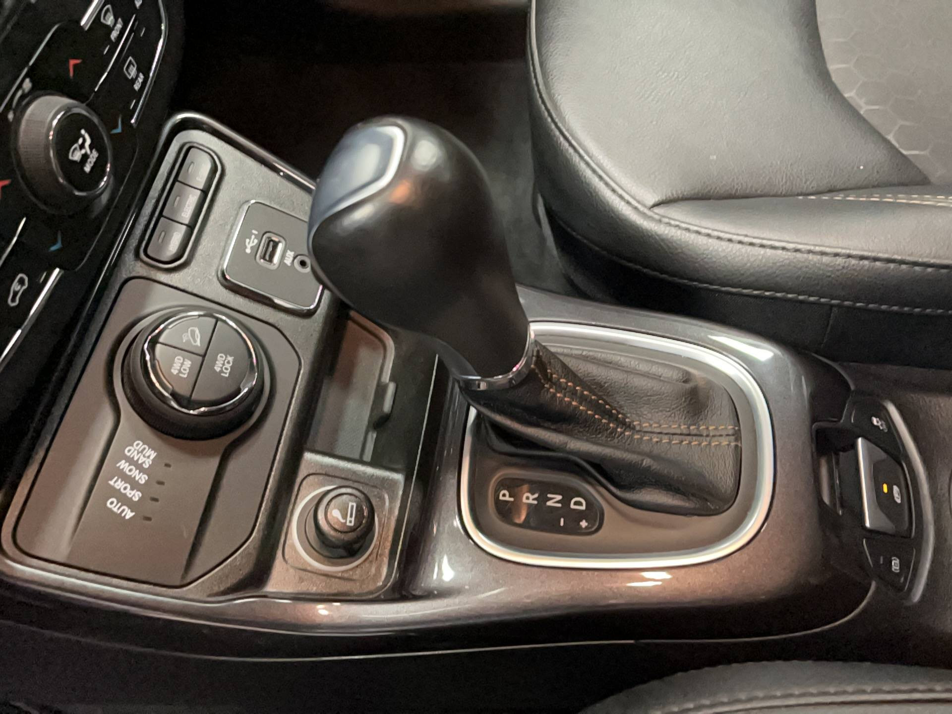 Vente en ligne Jeep Compass Compass 1.3 GSE T4 190 ch PHEV AT6 4xe eAWD au prix de 17 990 €