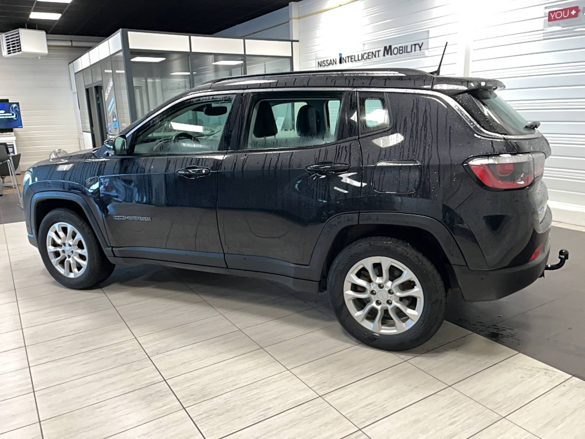 Vente en ligne Jeep Compass Compass 1.3 GSE T4 190 ch PHEV AT6 4xe eAWD au prix de 17 990 €