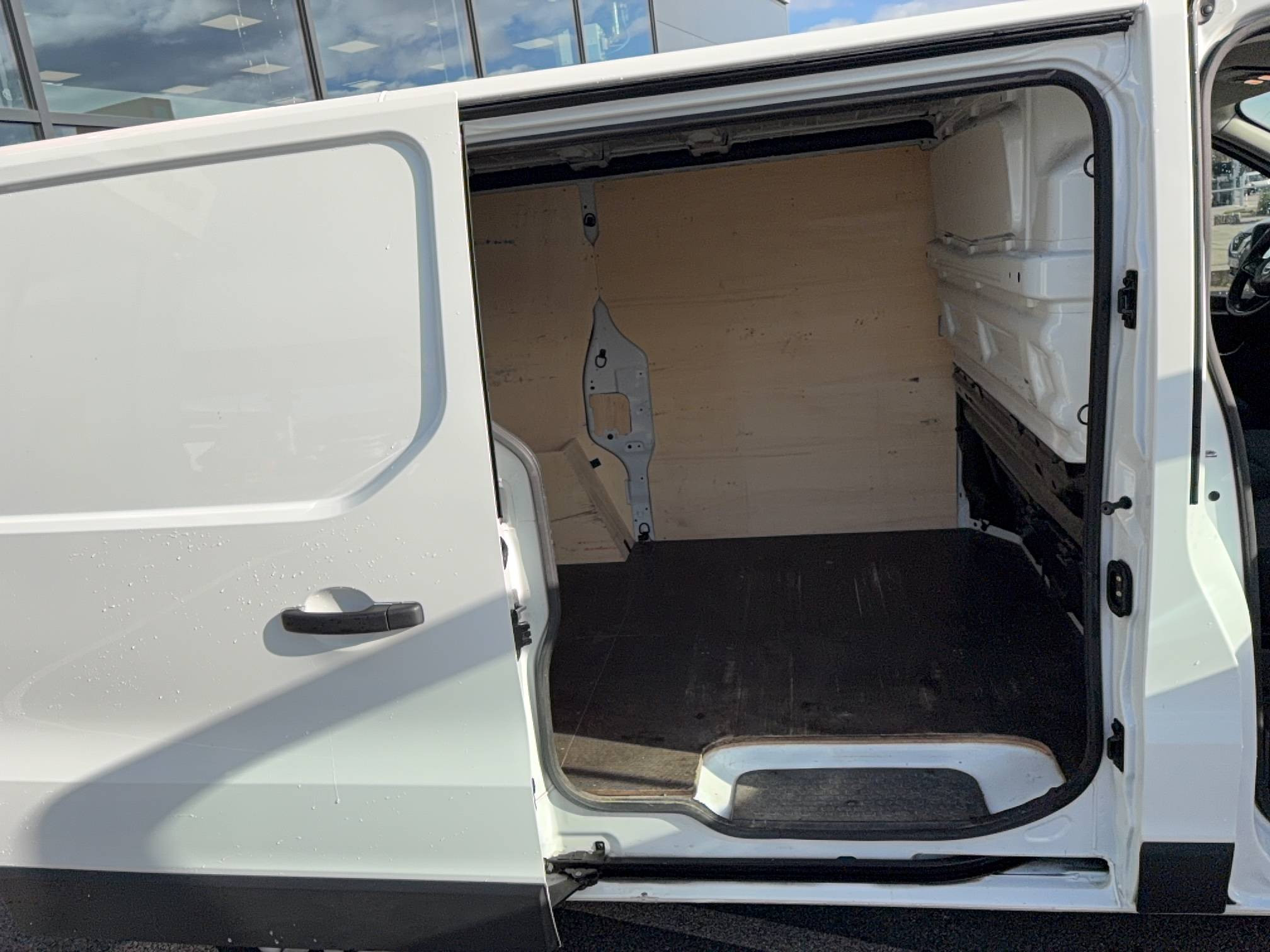 Vente en ligne Nissan Primastar Fourgon  L1H1 2T8 2.0 DCI 130 S/S BVM au prix de 19 990 €