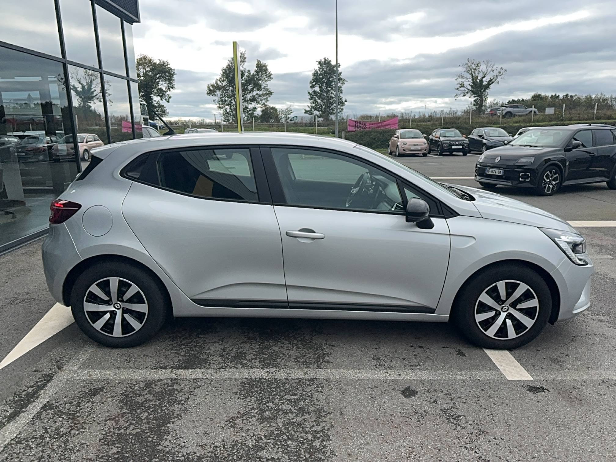 Vente en ligne Renault Clio 5 Clio TCe 90 au prix de 14 990 €