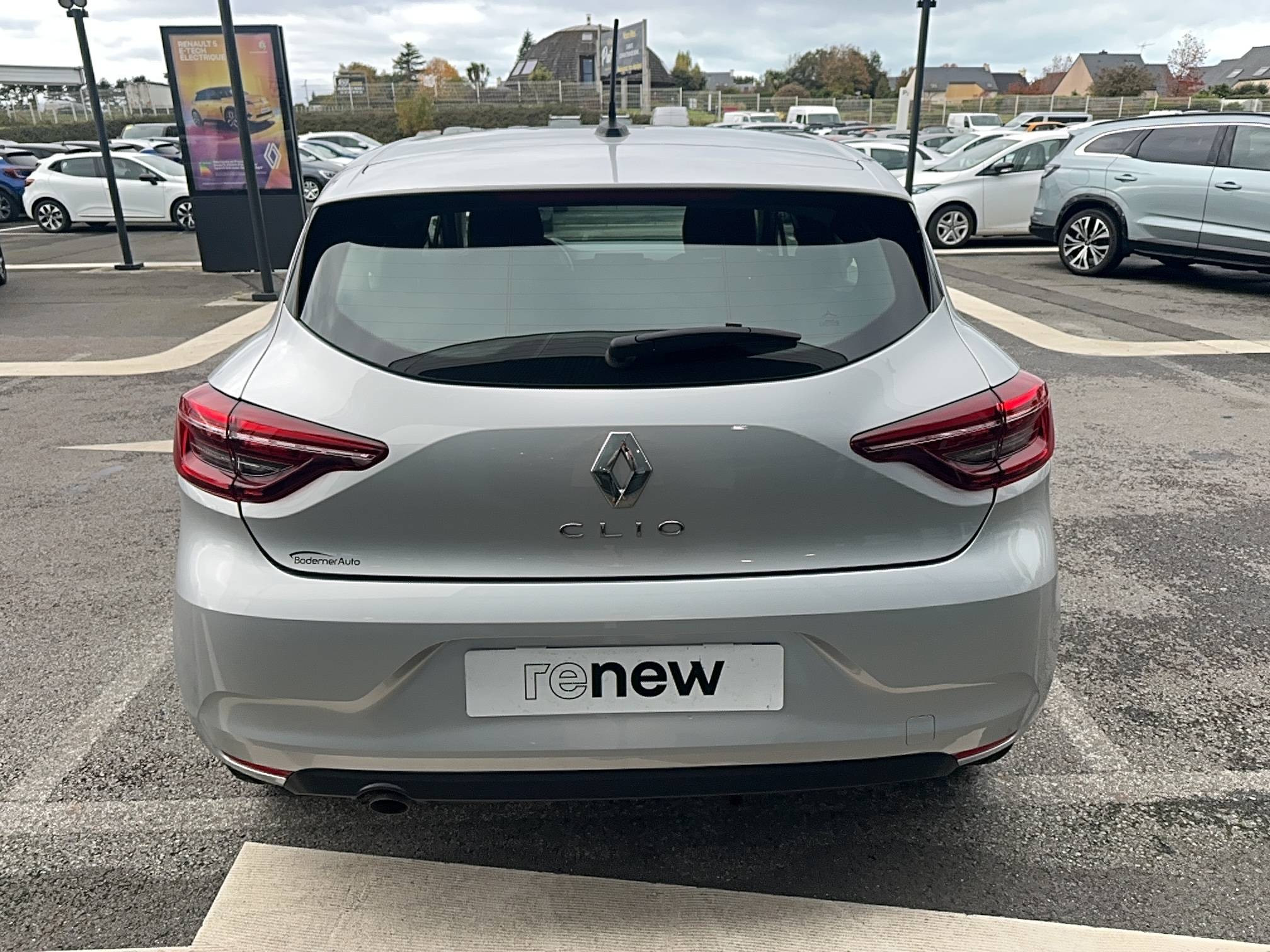 Vente en ligne Renault Clio 5 Clio TCe 90 au prix de 14 990 €