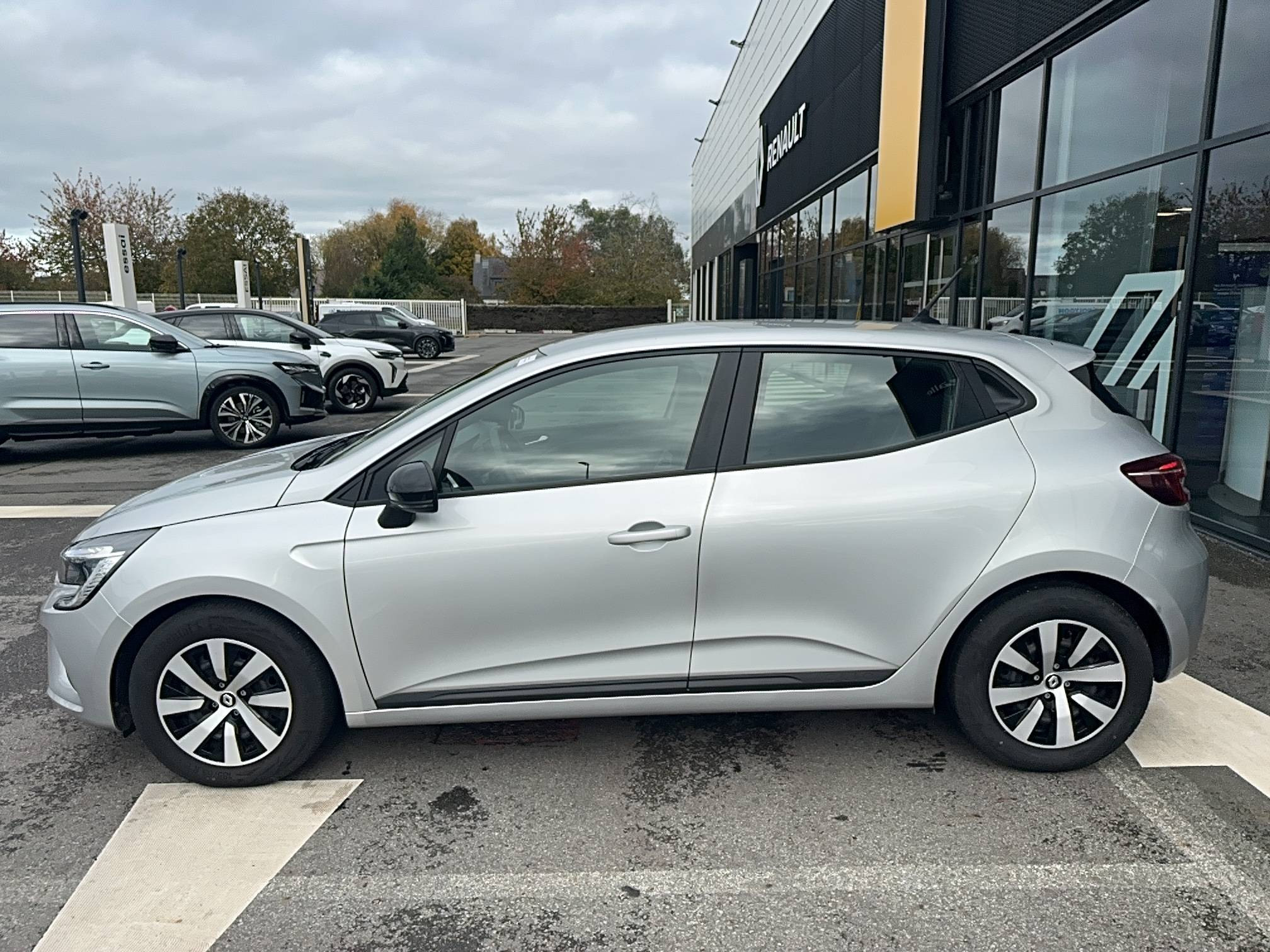 Vente en ligne Renault Clio 5 Clio TCe 90 au prix de 14 990 €