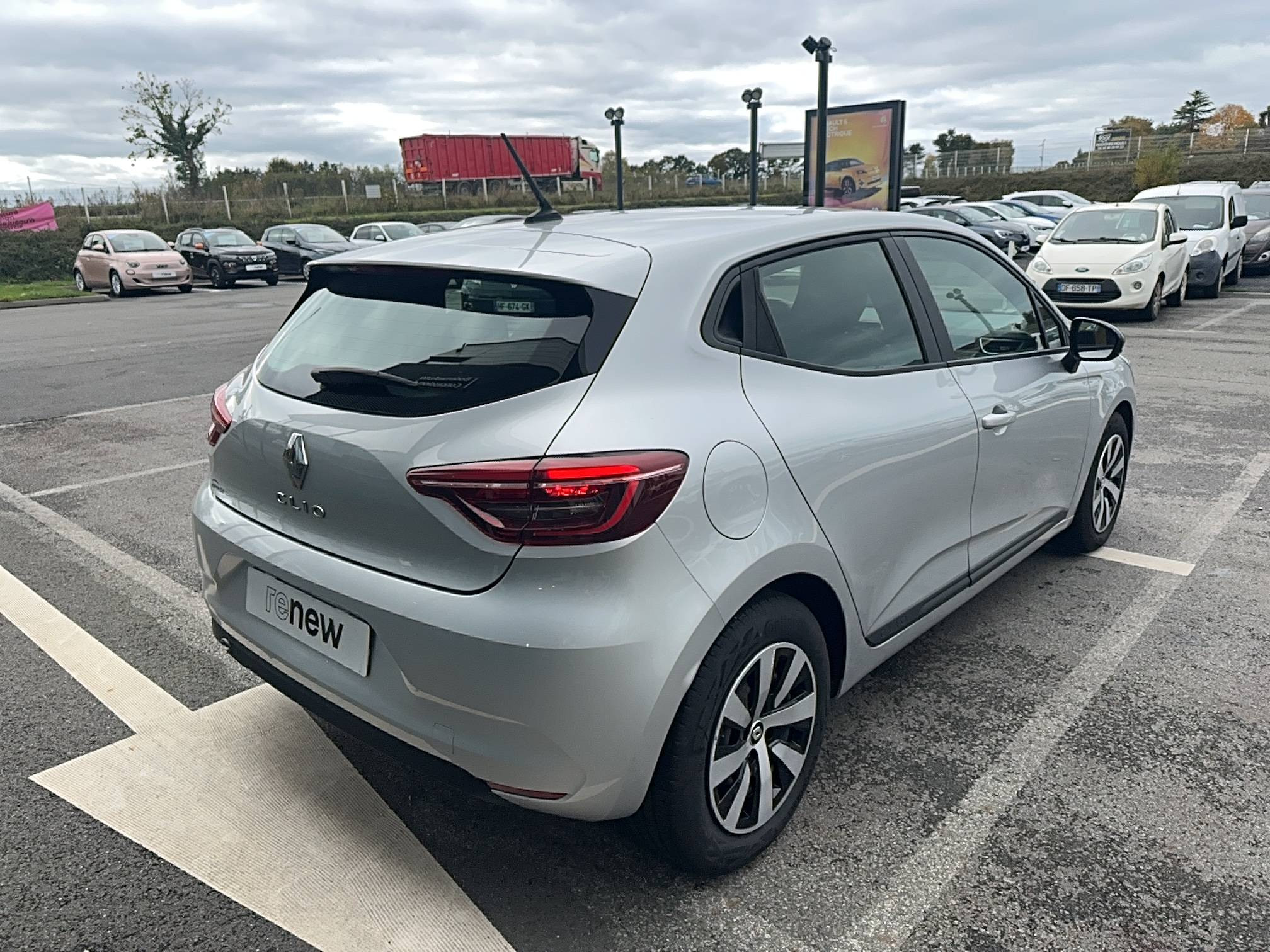 Vente en ligne Renault Clio 5 Clio TCe 90 au prix de 14 990 €