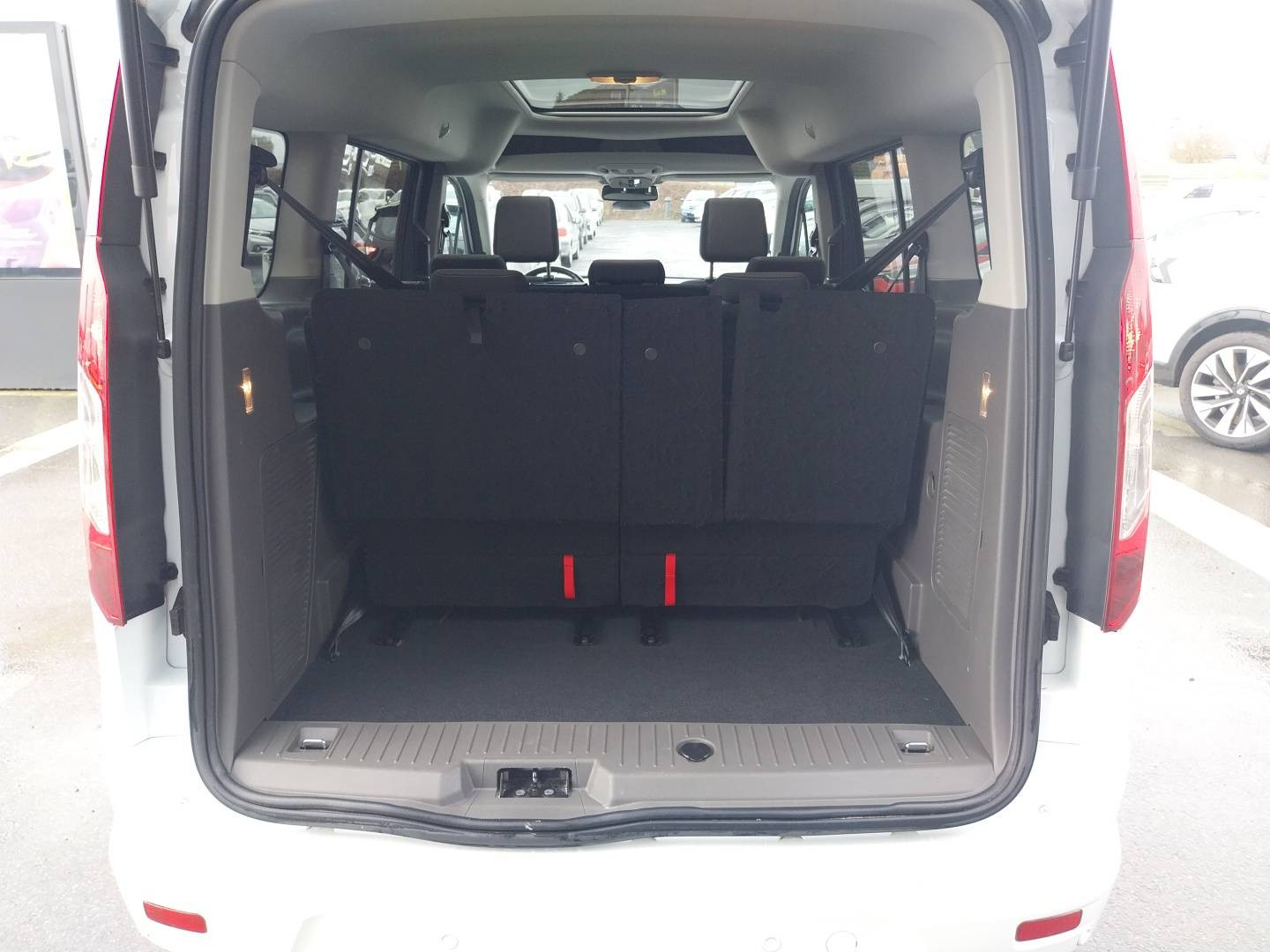 Vente en ligne Ford Grand Tourneo Connect  1.5 L EcoBlue 120 S&S au prix de 20 490 €