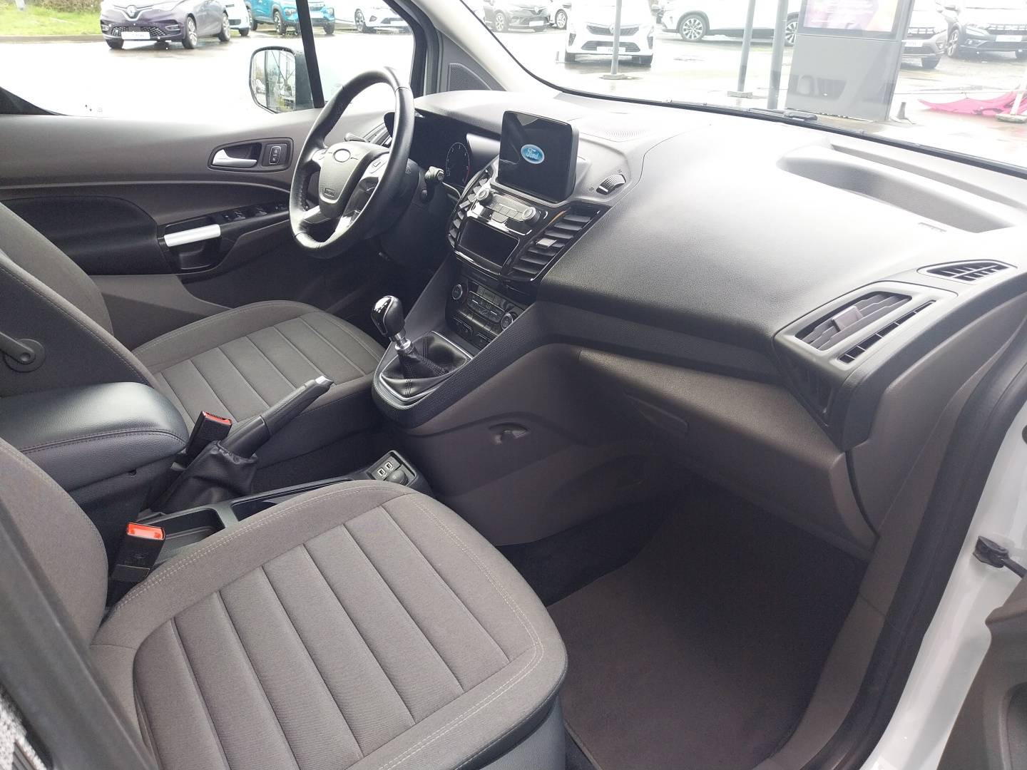 Vente en ligne Ford Grand Tourneo Connect  1.5 L EcoBlue 120 S&S au prix de 20 490 €