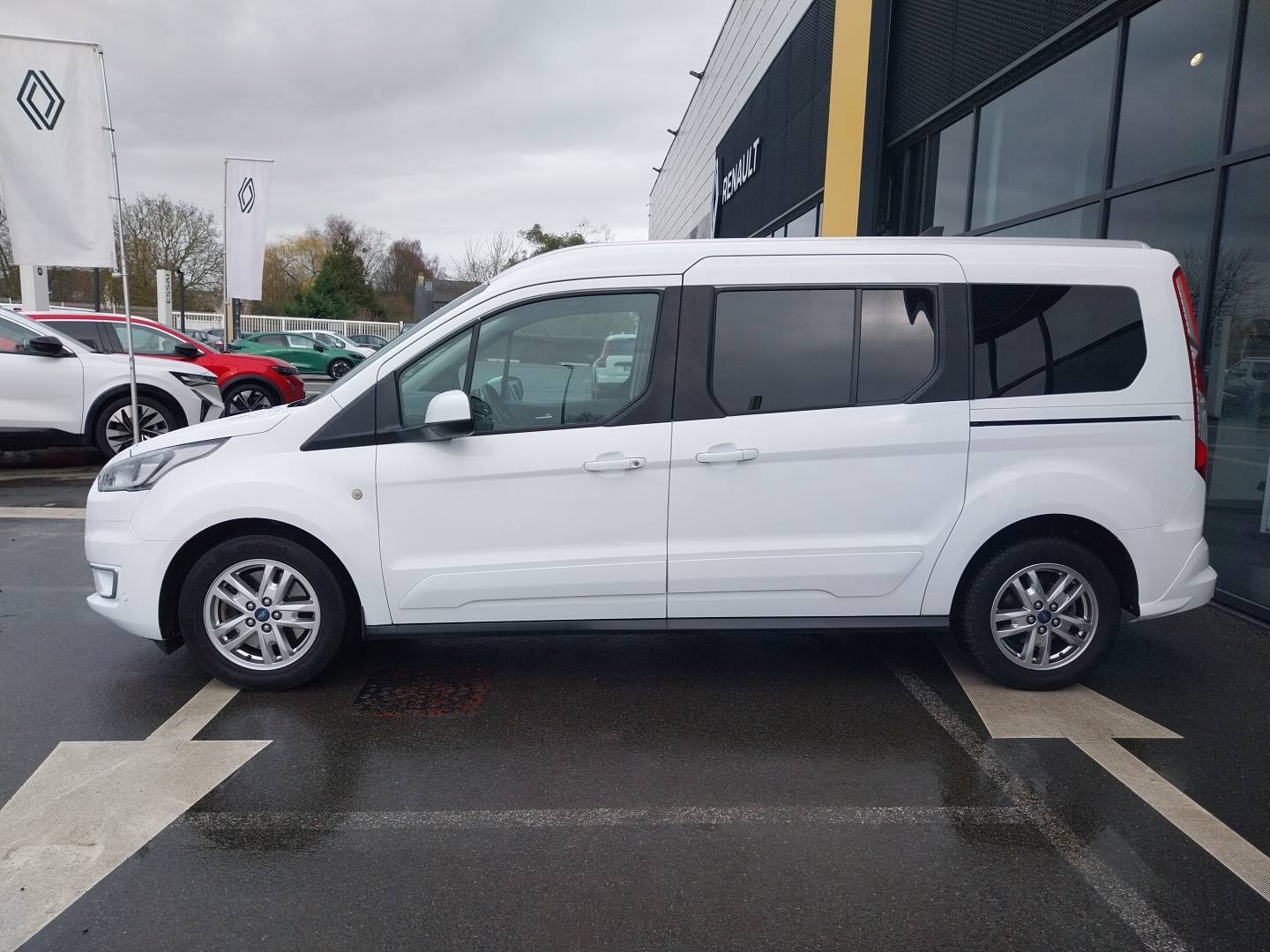 Vente en ligne Ford Grand Tourneo Connect  1.5 L EcoBlue 120 S&S au prix de 20 490 €