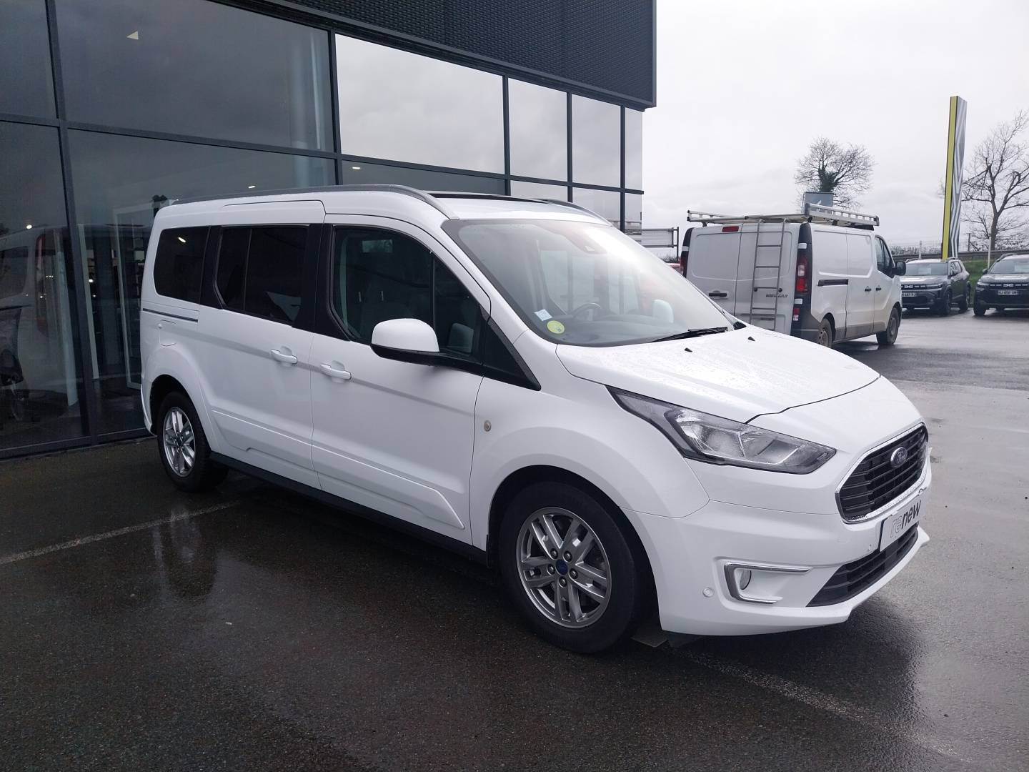 Vente en ligne Ford Grand Tourneo Connect  1.5 L EcoBlue 120 S&S au prix de 20 490 €
