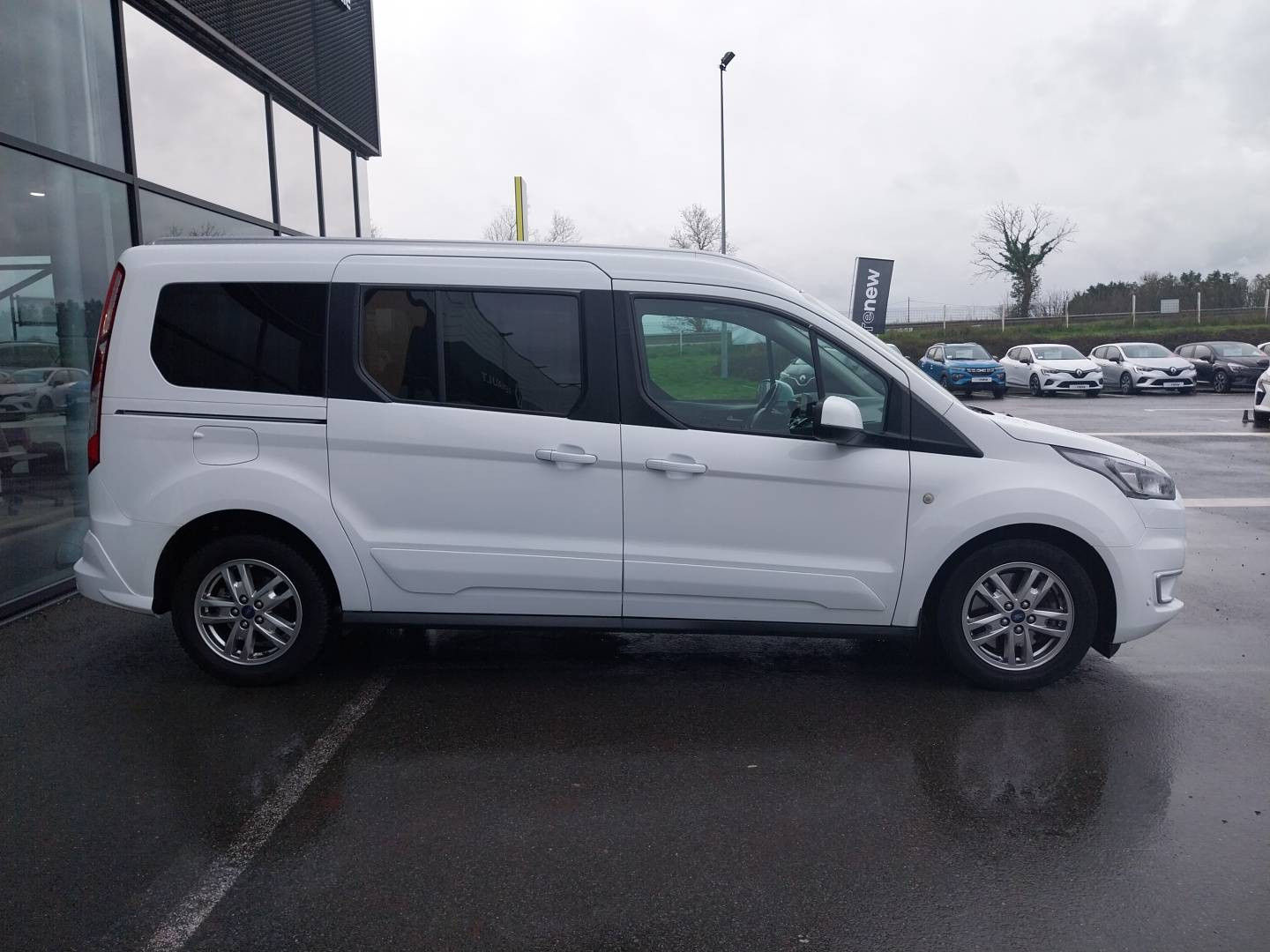 Vente en ligne Ford Grand Tourneo Connect  1.5 L EcoBlue 120 S&S au prix de 20 490 €