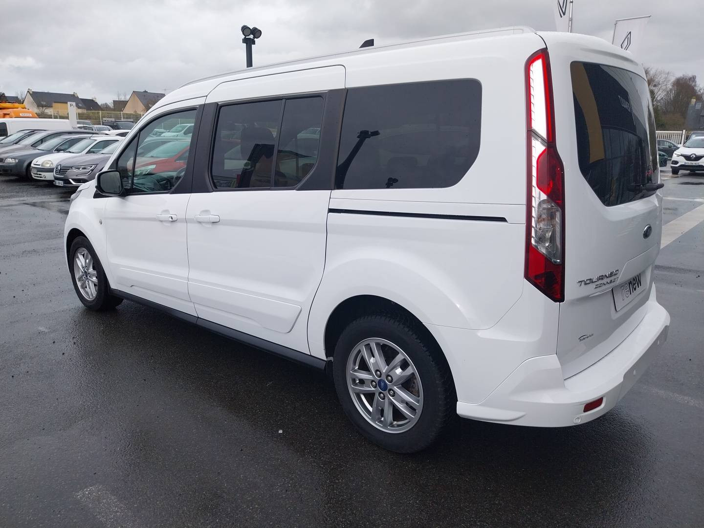 Vente en ligne Ford Grand Tourneo Connect  1.5 L EcoBlue 120 S&S au prix de 20 490 €