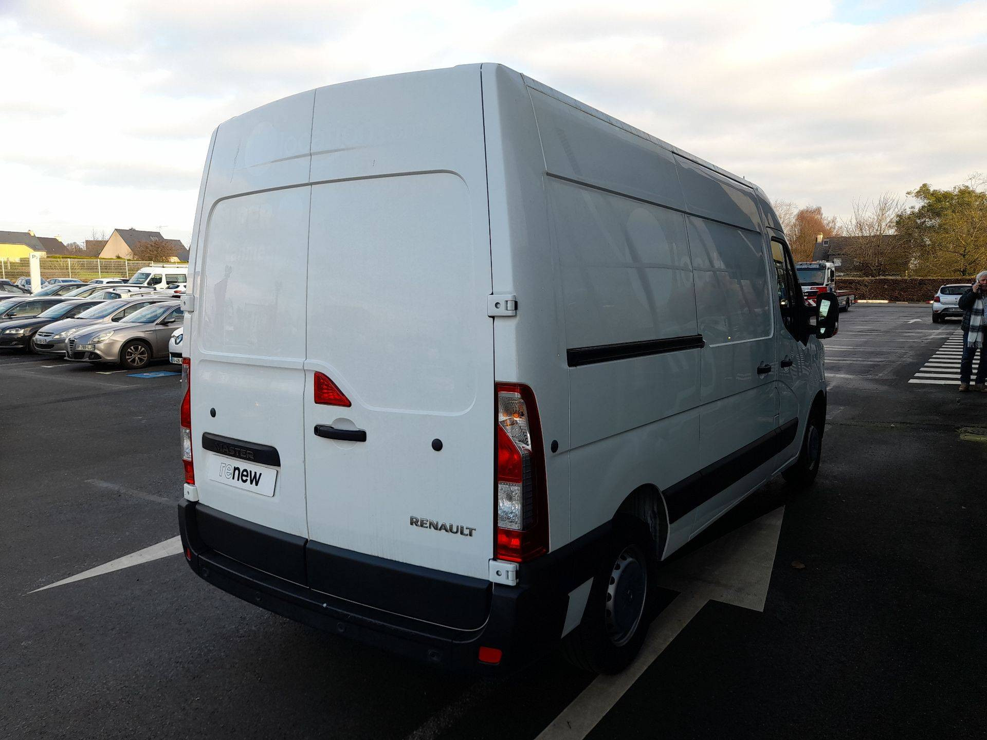 Vente en ligne Renault Master Fourgon MASTER FGN TRAC F3500 L2H2 DCI 135 au prix de 19 500 €