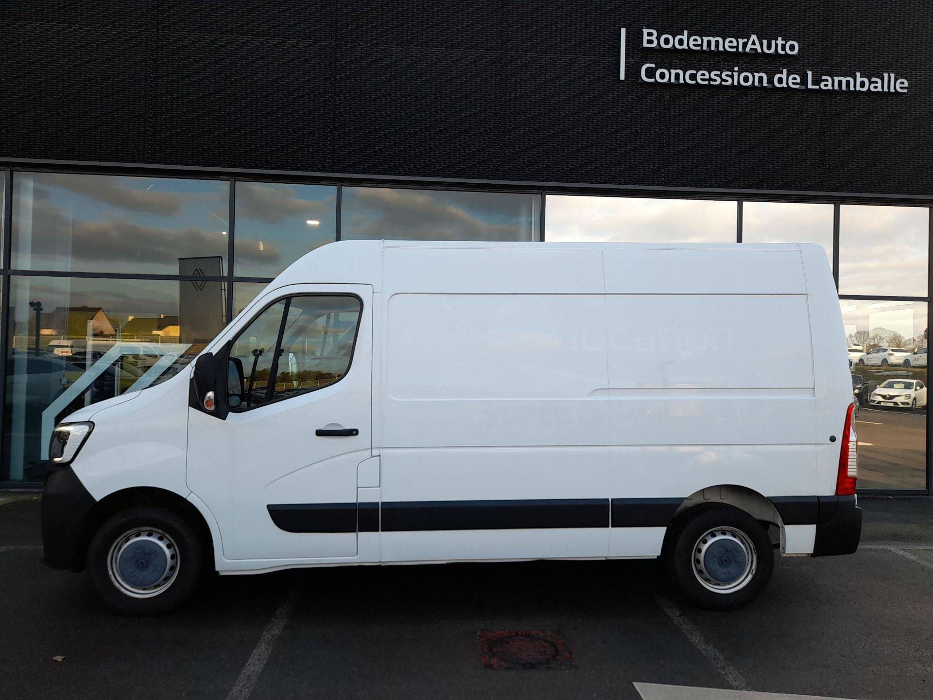 Vente en ligne Renault Master Fourgon MASTER FGN TRAC F3500 L2H2 DCI 135 au prix de 19 500 €