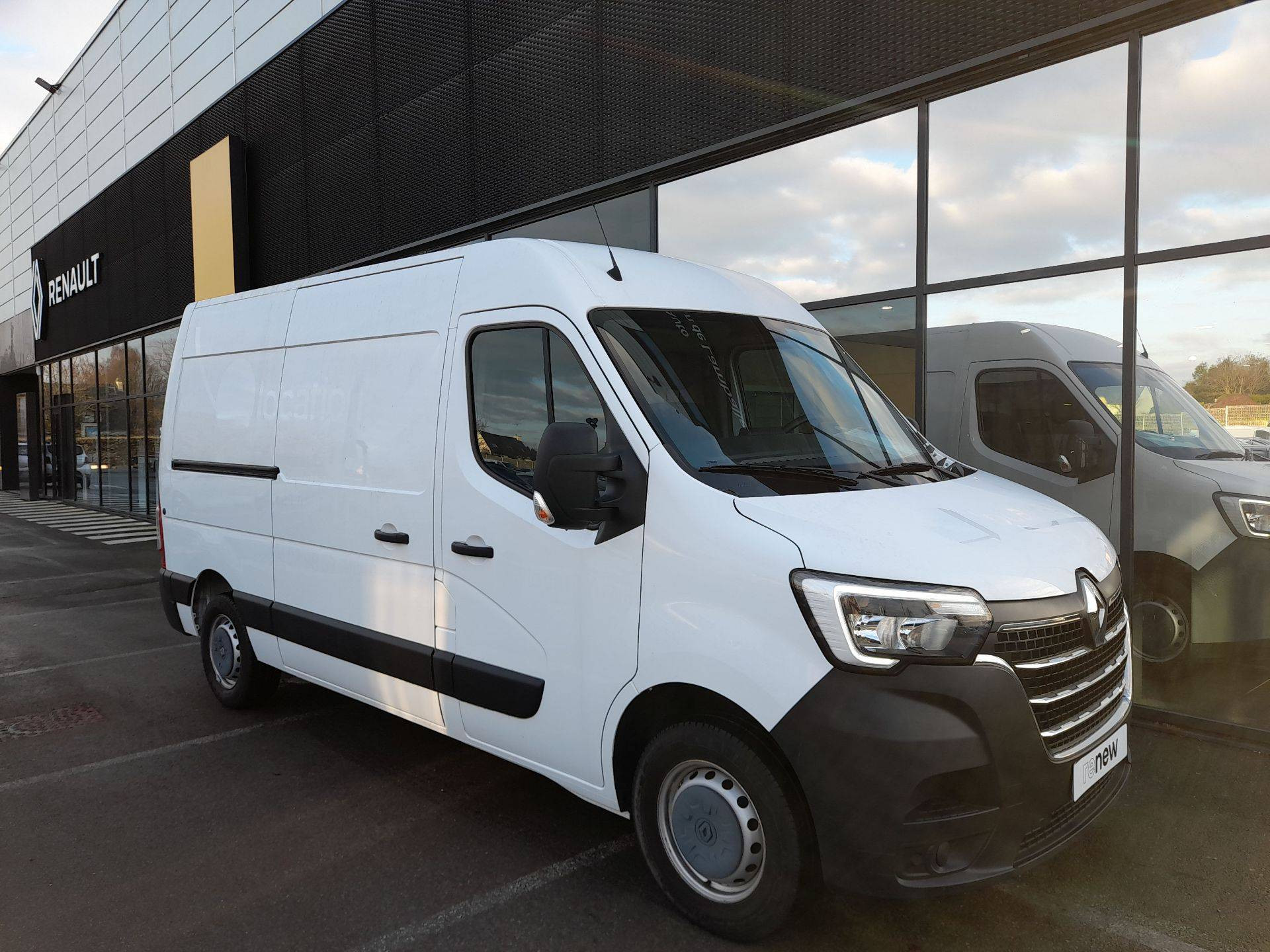 Vente en ligne Renault Master Fourgon MASTER FGN TRAC F3500 L2H2 DCI 135 au prix de 19 500 €