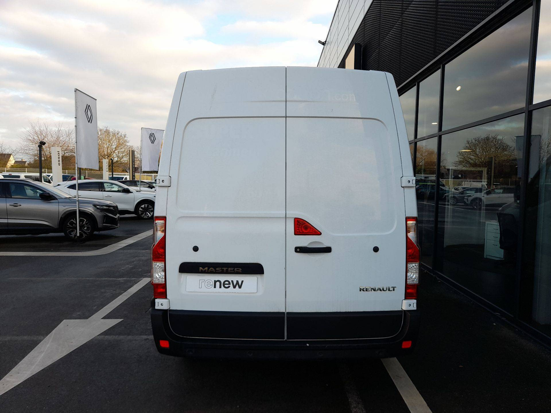 Vente en ligne Renault Master Fourgon MASTER FGN TRAC F3500 L2H2 DCI 135 au prix de 19 500 €