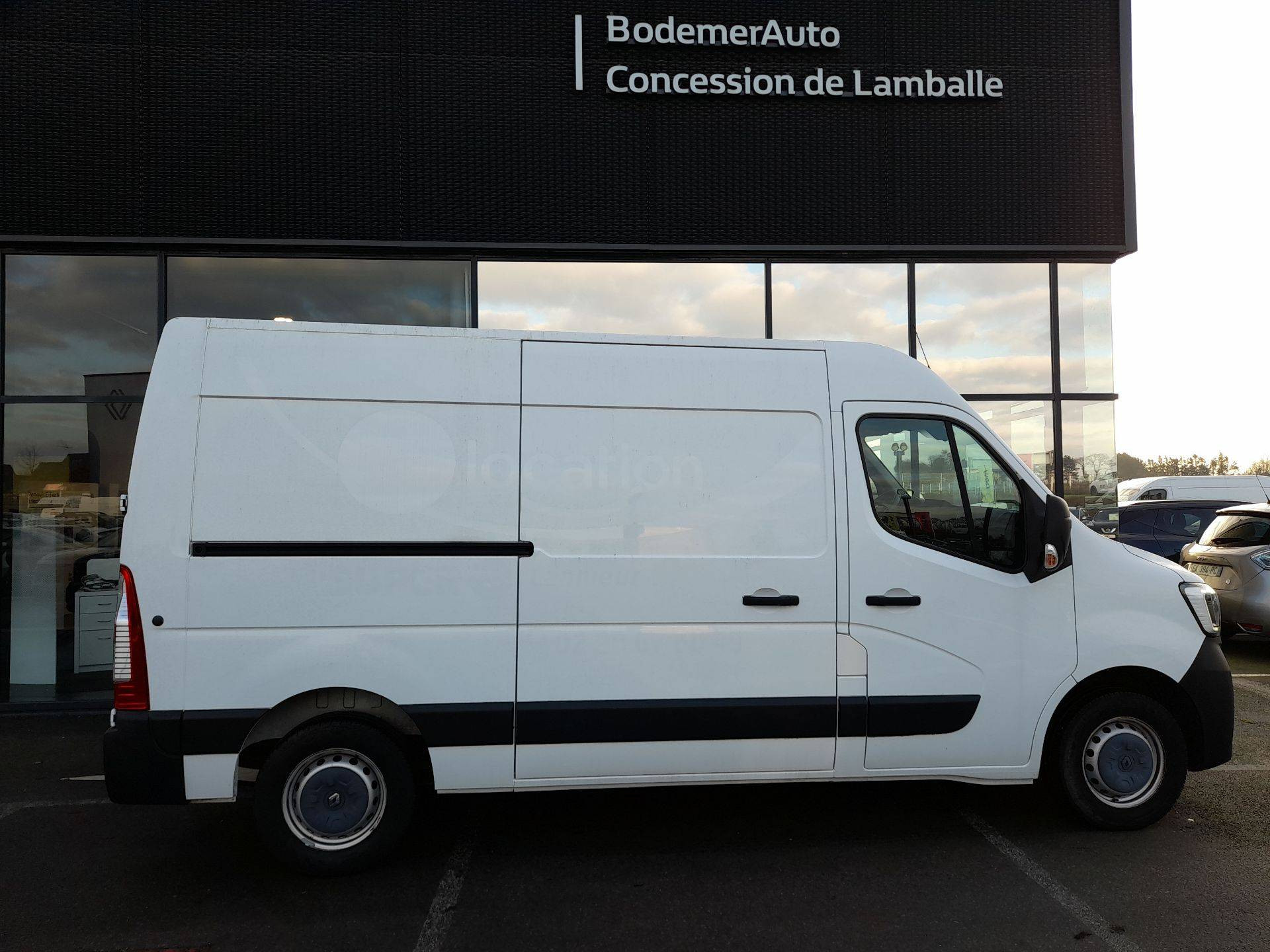 Vente en ligne Renault Master Fourgon MASTER FGN TRAC F3500 L2H2 DCI 135 au prix de 19 500 €