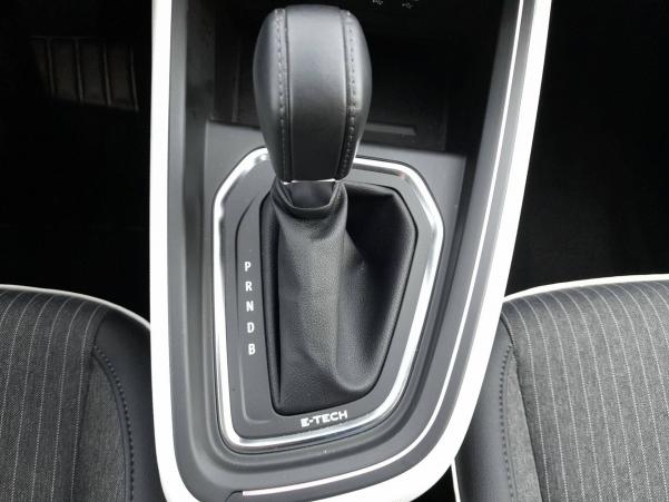 Vente en ligne Renault Clio 5 Clio E-Tech 140 - 21N au prix de 17 990 €