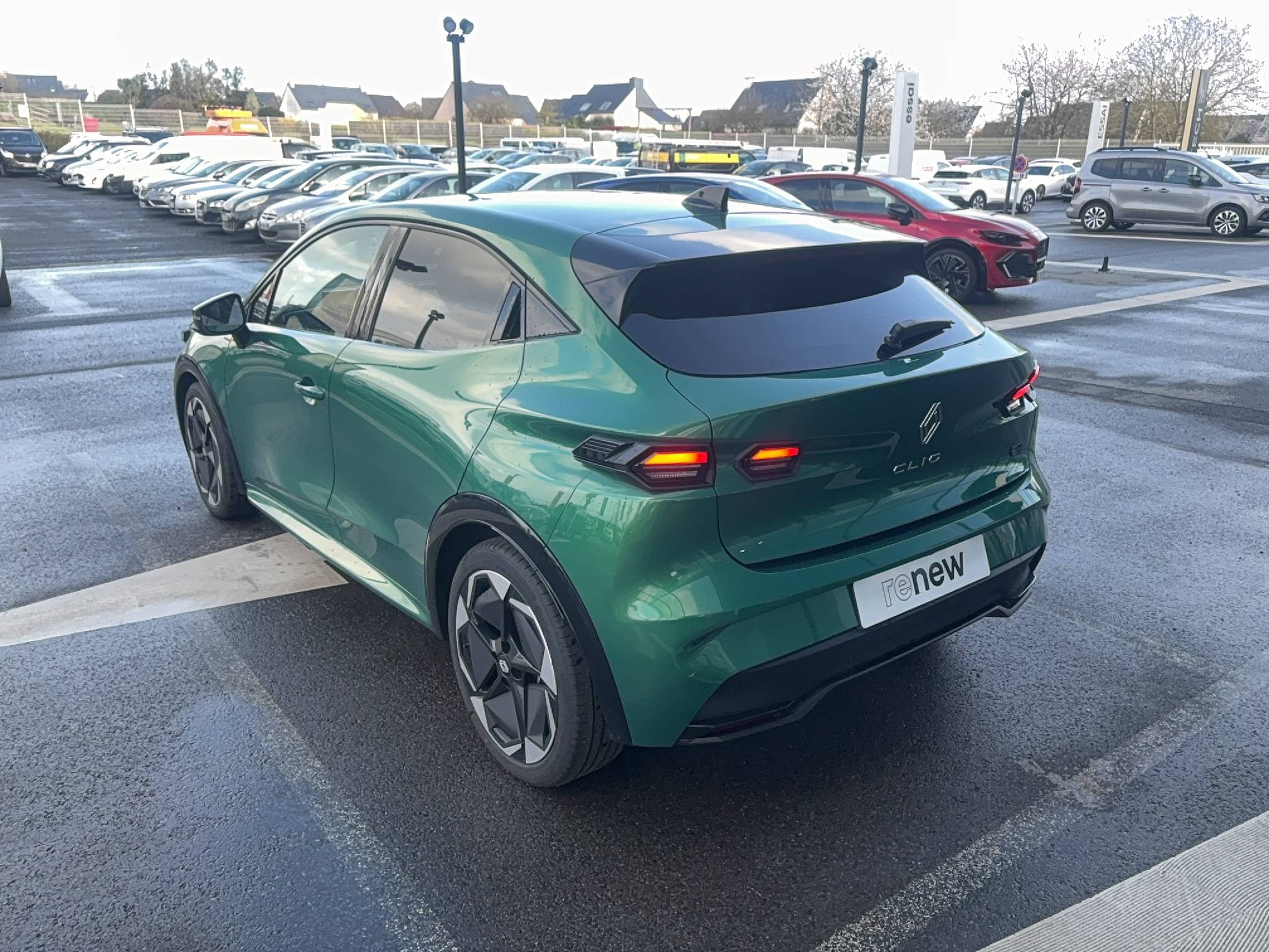 Vente en ligne Renault Clio 6 Clio E-Tech full hybrid 160 ch au prix de 25 990 €