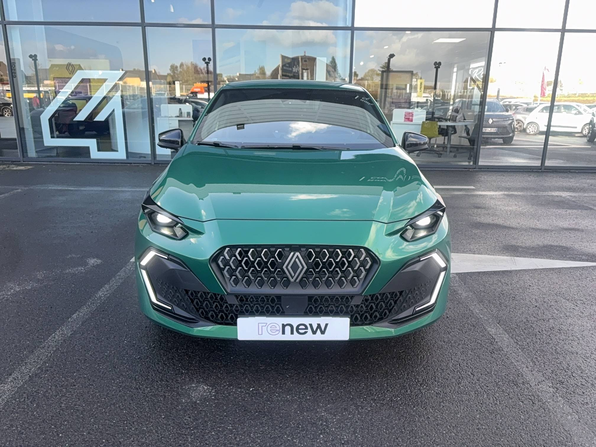 Vente en ligne Renault Clio 6 Clio E-Tech full hybrid 160 ch au prix de 25 990 €
