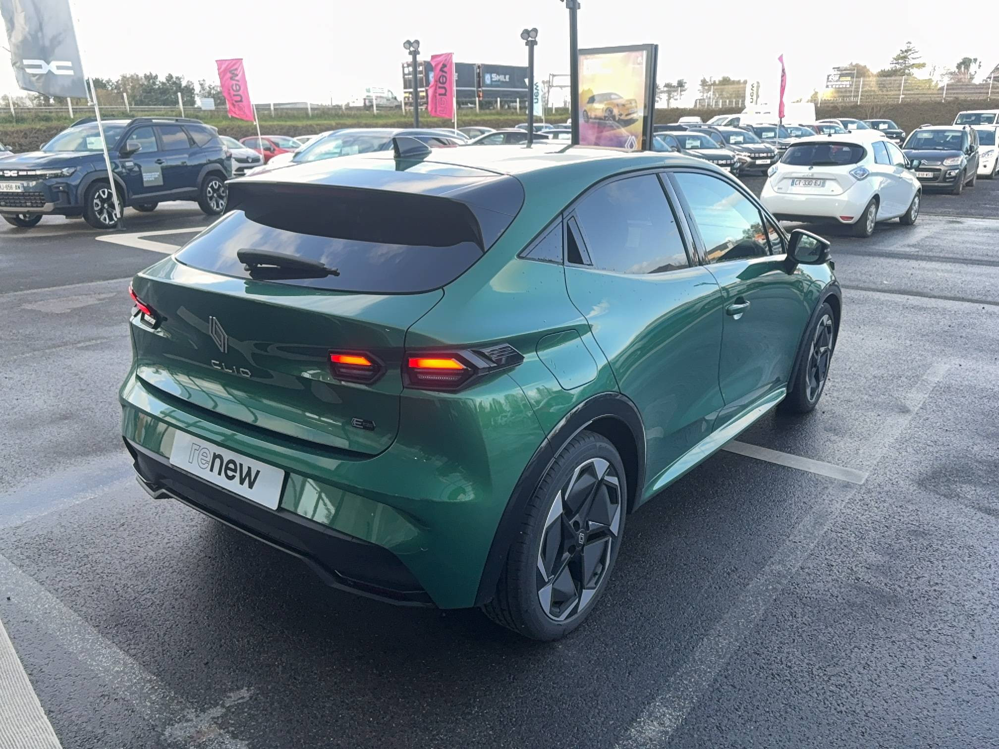 Vente en ligne Renault Clio 6 Clio E-Tech full hybrid 160 ch au prix de 25 990 €