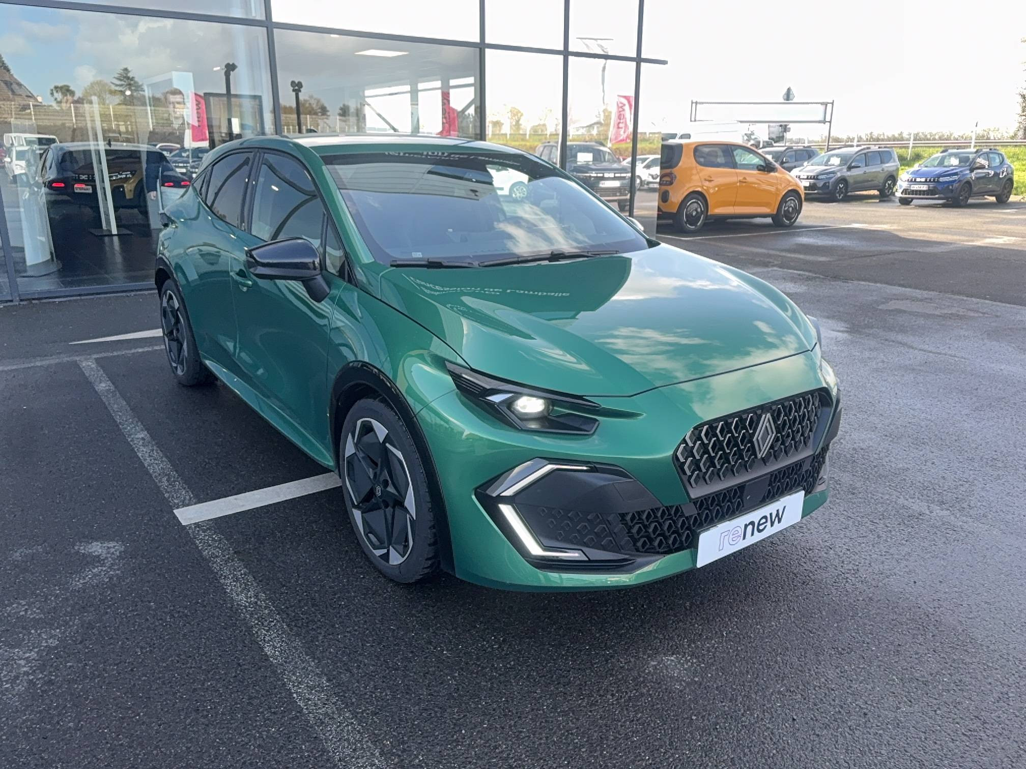 Vente en ligne Renault Clio 6 Clio E-Tech full hybrid 160 ch au prix de 25 990 €