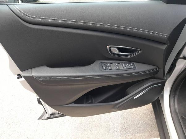 Vente en ligne Renault Scenic 4 Scenic TCe 140 EDC au prix de 23 490 €