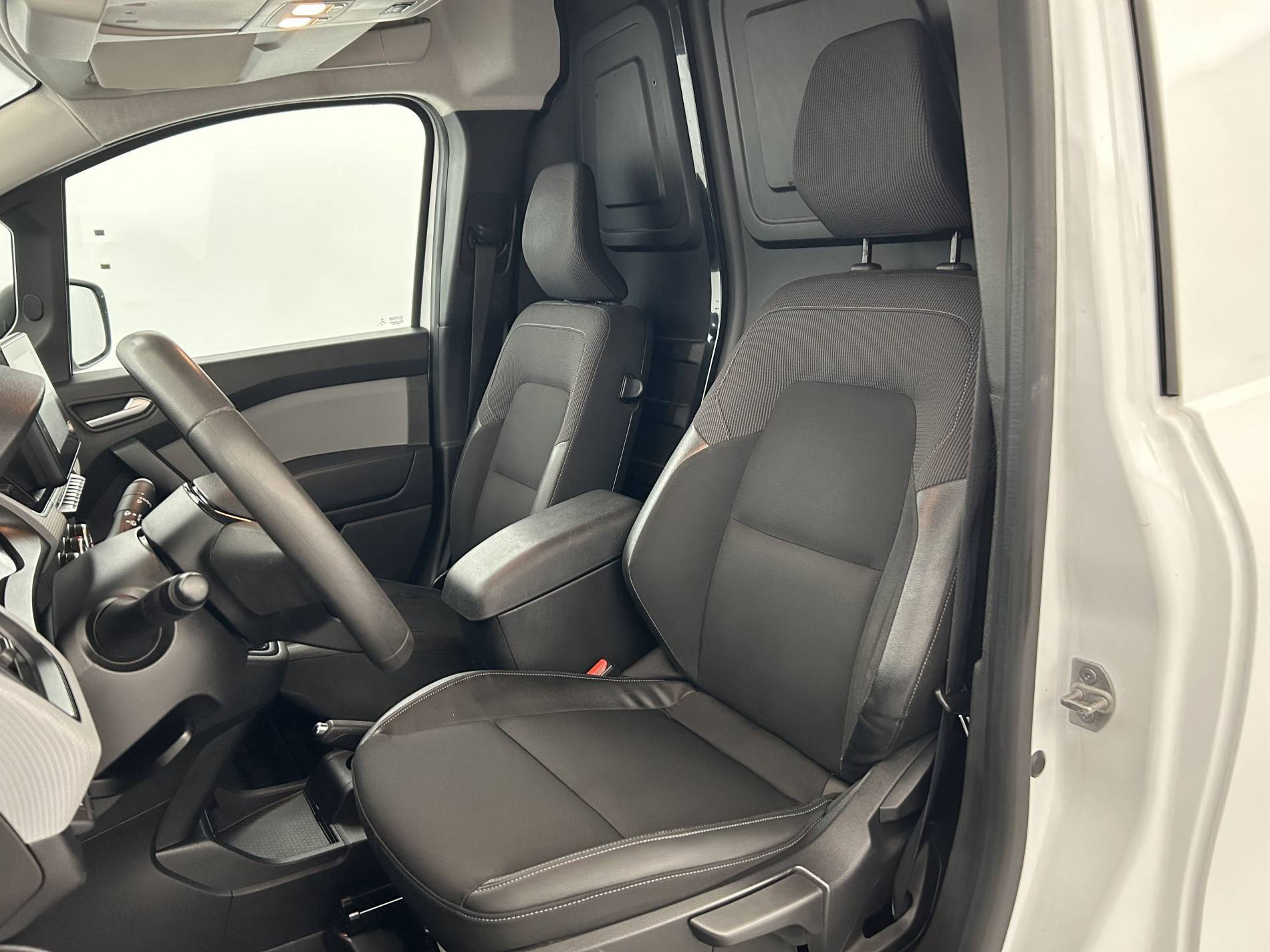 Vente en ligne Renault Kangoo Van  BLUE DCI 75 au prix de 13 990 €