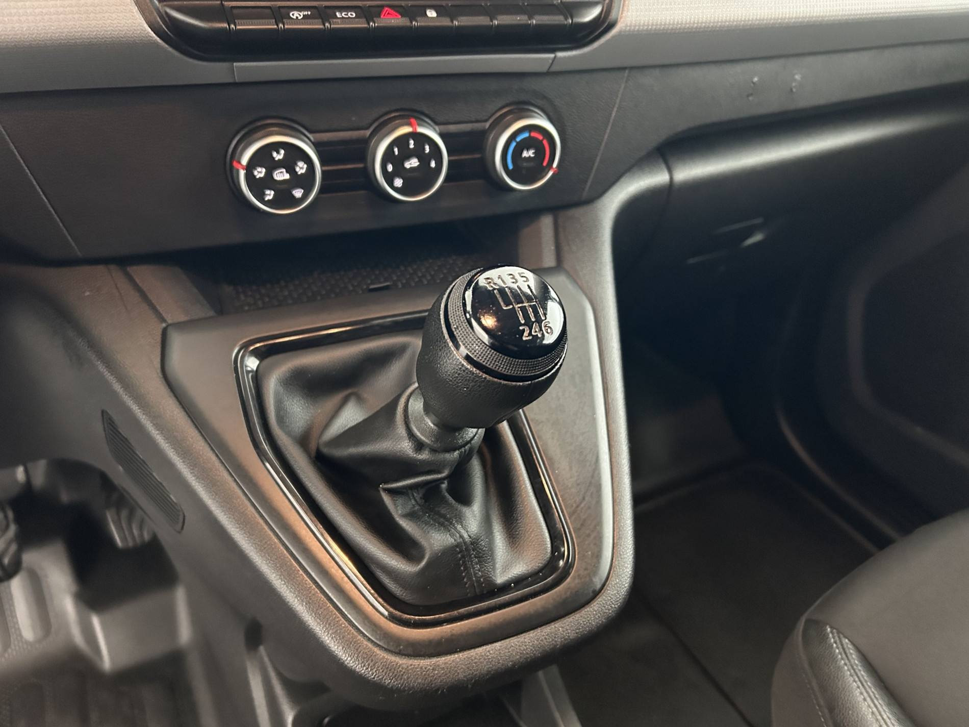 Vente en ligne Renault Kangoo Van  BLUE DCI 75 au prix de 13 990 €