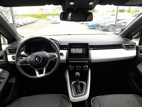 Vente en ligne Renault Clio 5 Clio E-Tech 140 - 21N au prix de 17 990 €