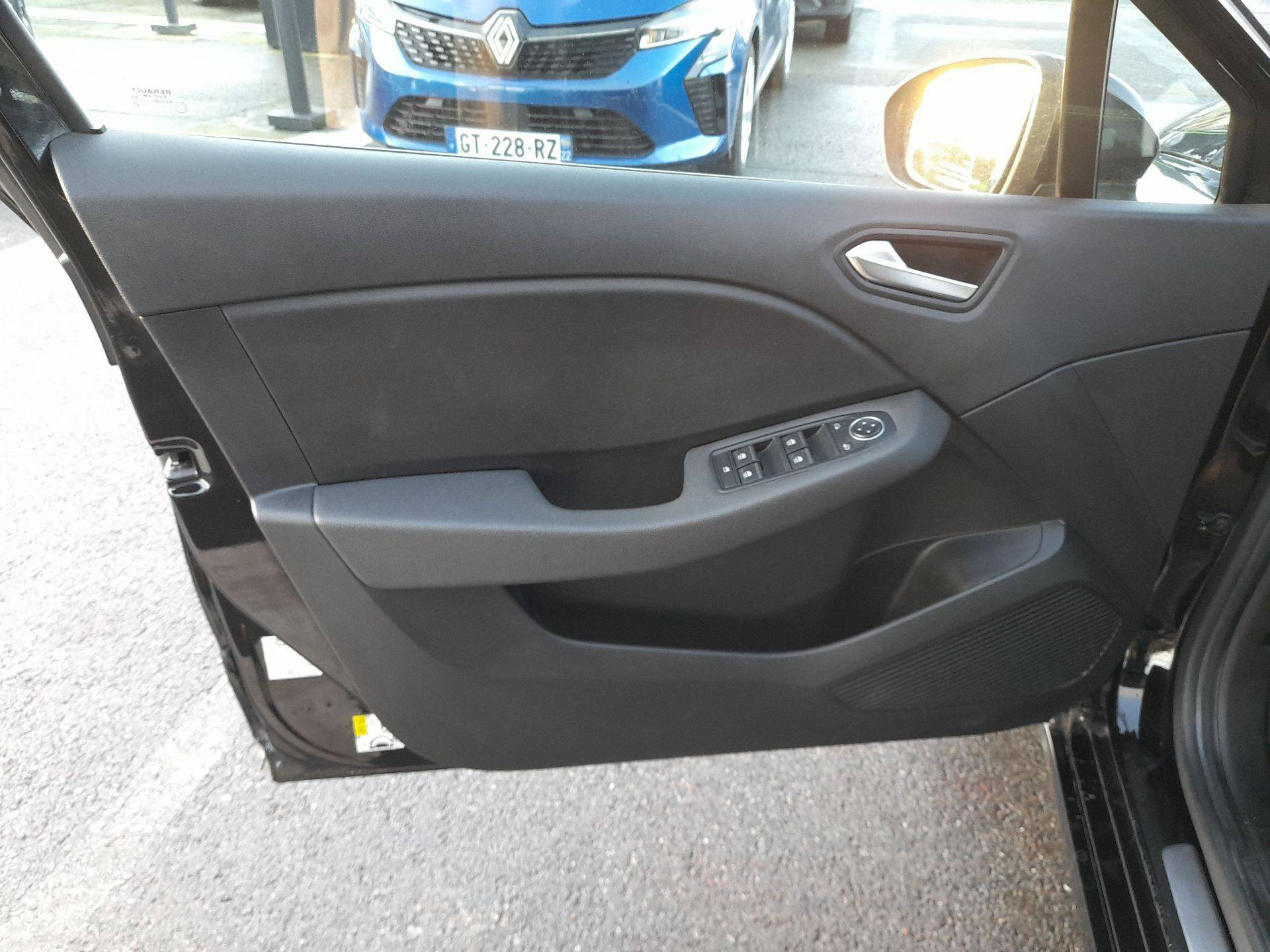 Vente en ligne Renault Clio 5 Clio E-Tech 140 - 21N au prix de 12 990 €