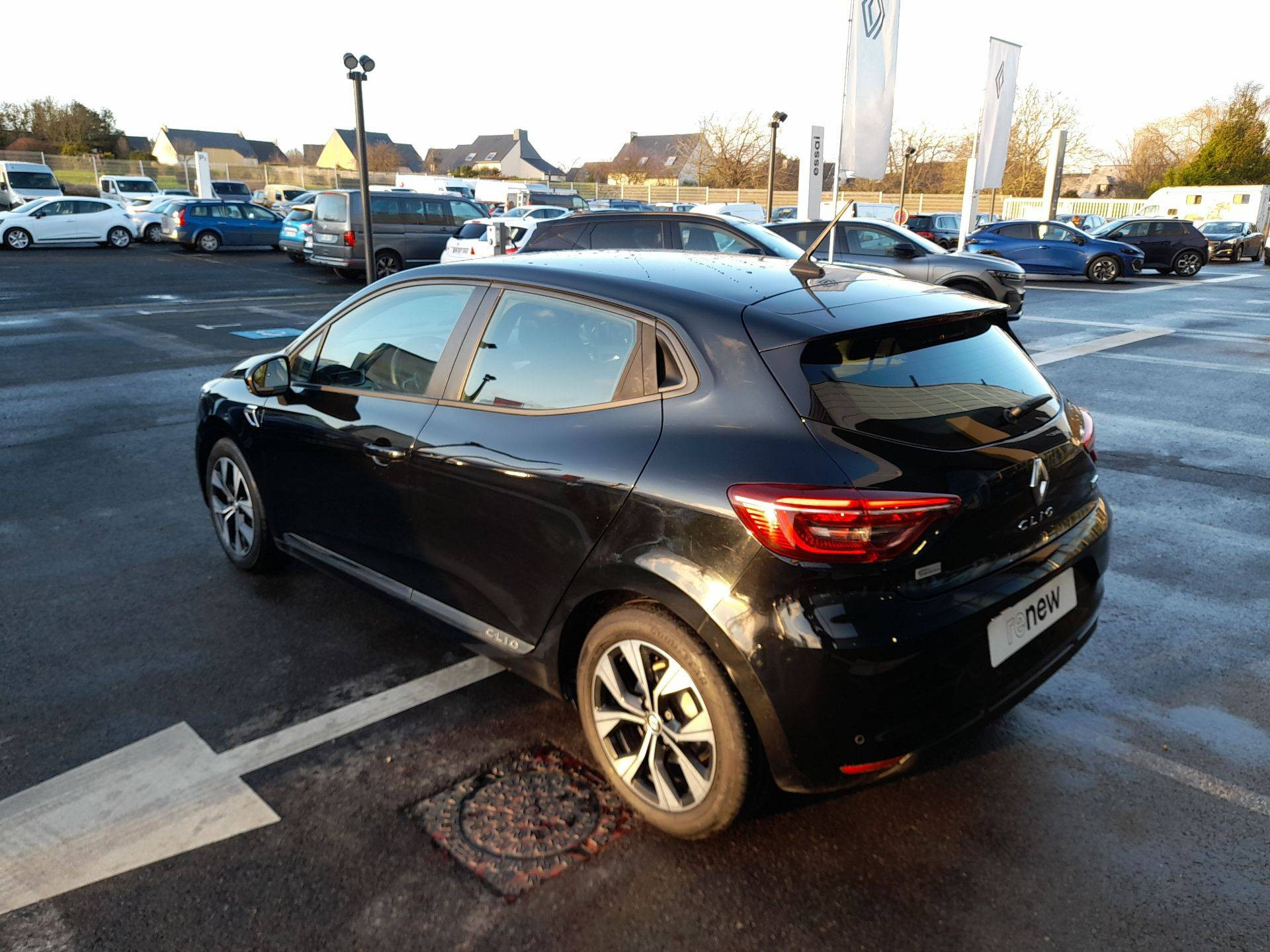 Vente en ligne Renault Clio 5 Clio E-Tech 140 - 21N au prix de 12 990 €