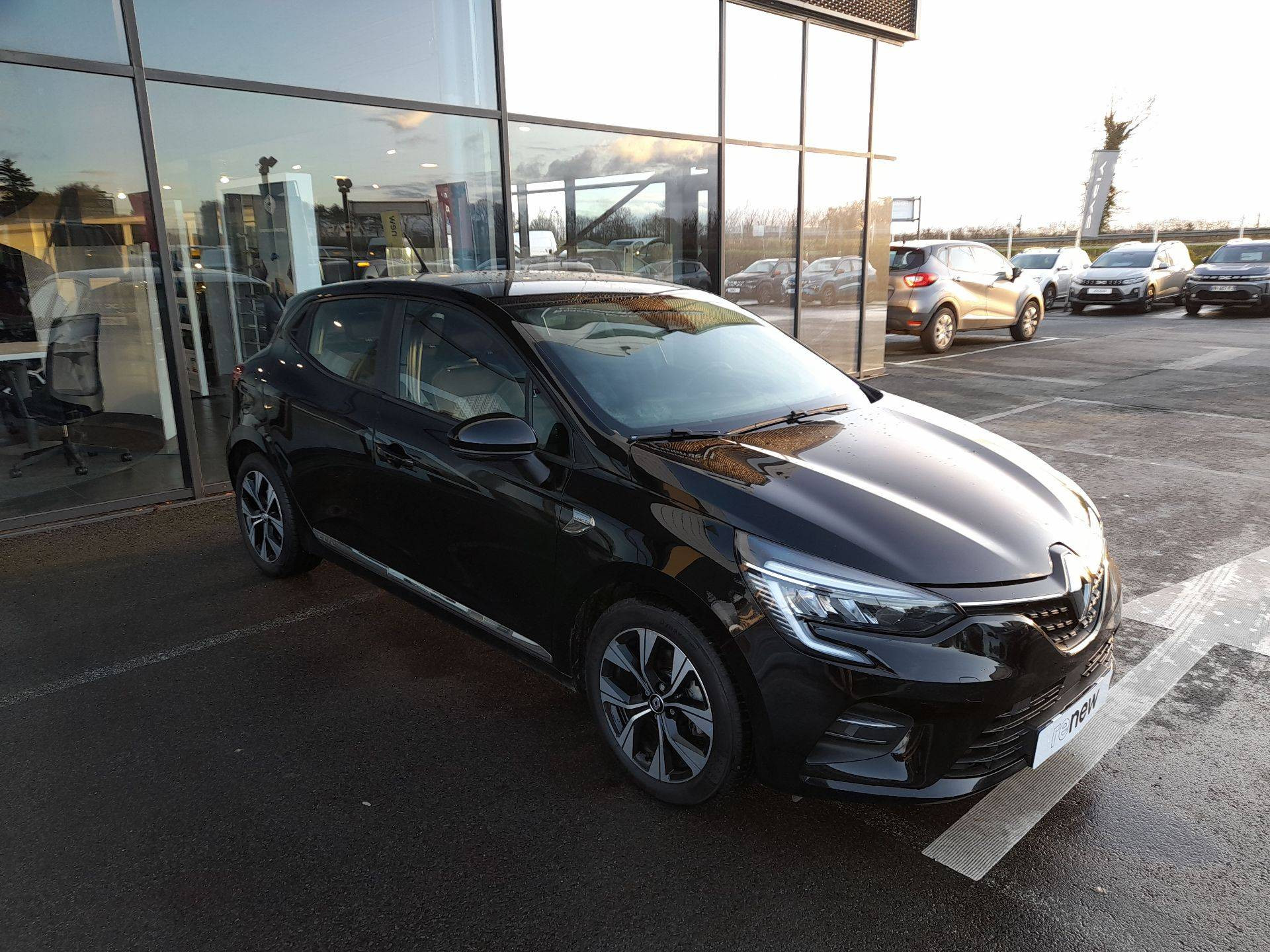 Vente en ligne Renault Clio 5 Clio E-Tech 140 - 21N au prix de 12 990 €