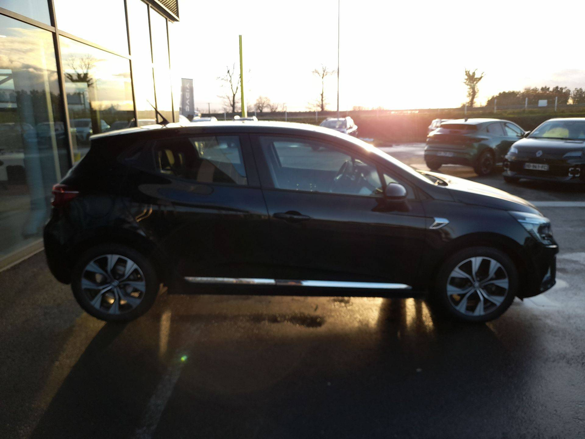 Vente en ligne Renault Clio 5 Clio E-Tech 140 - 21N au prix de 12 990 €