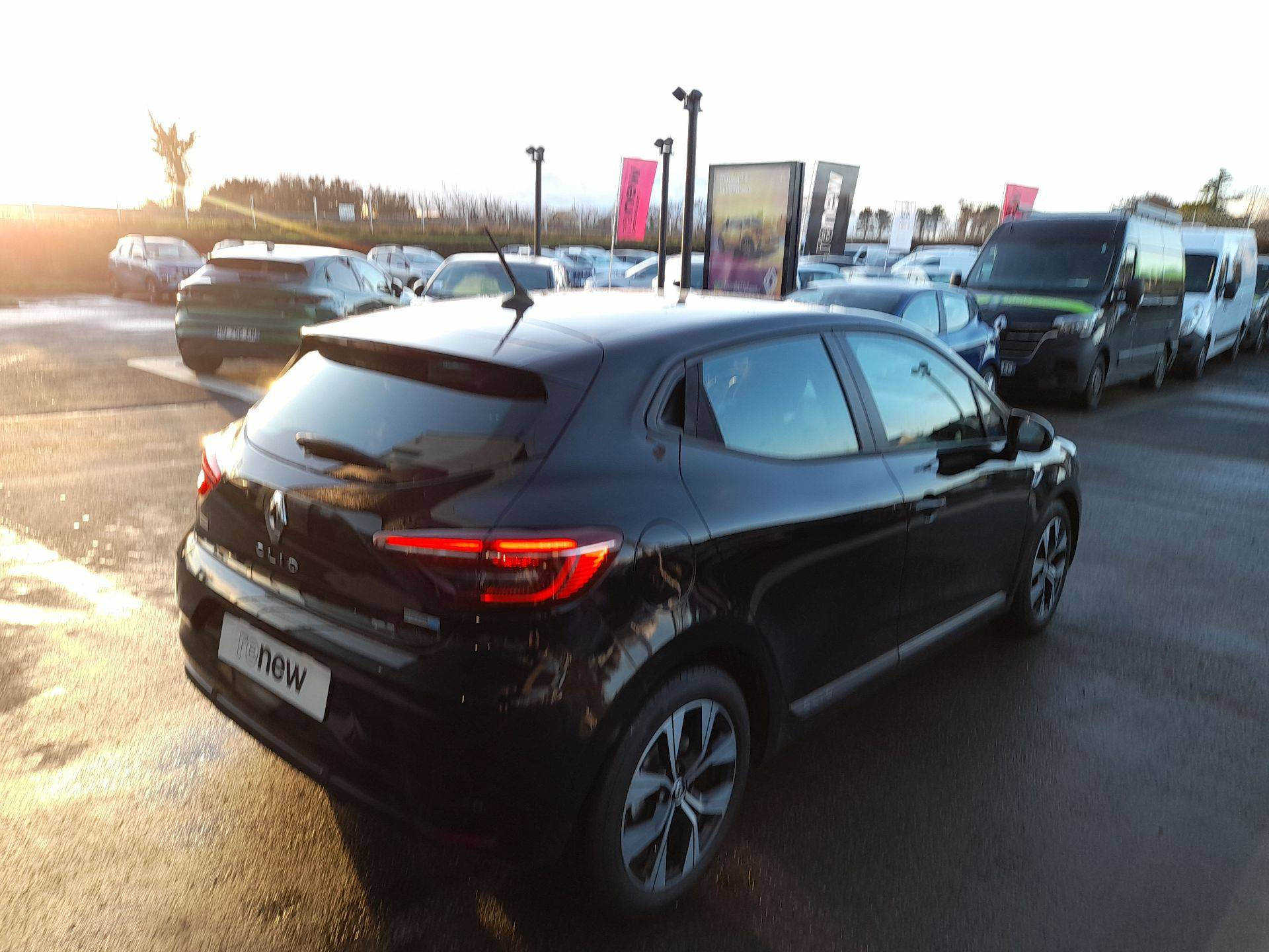 Vente en ligne Renault Clio 5 Clio E-Tech 140 - 21N au prix de 12 990 €