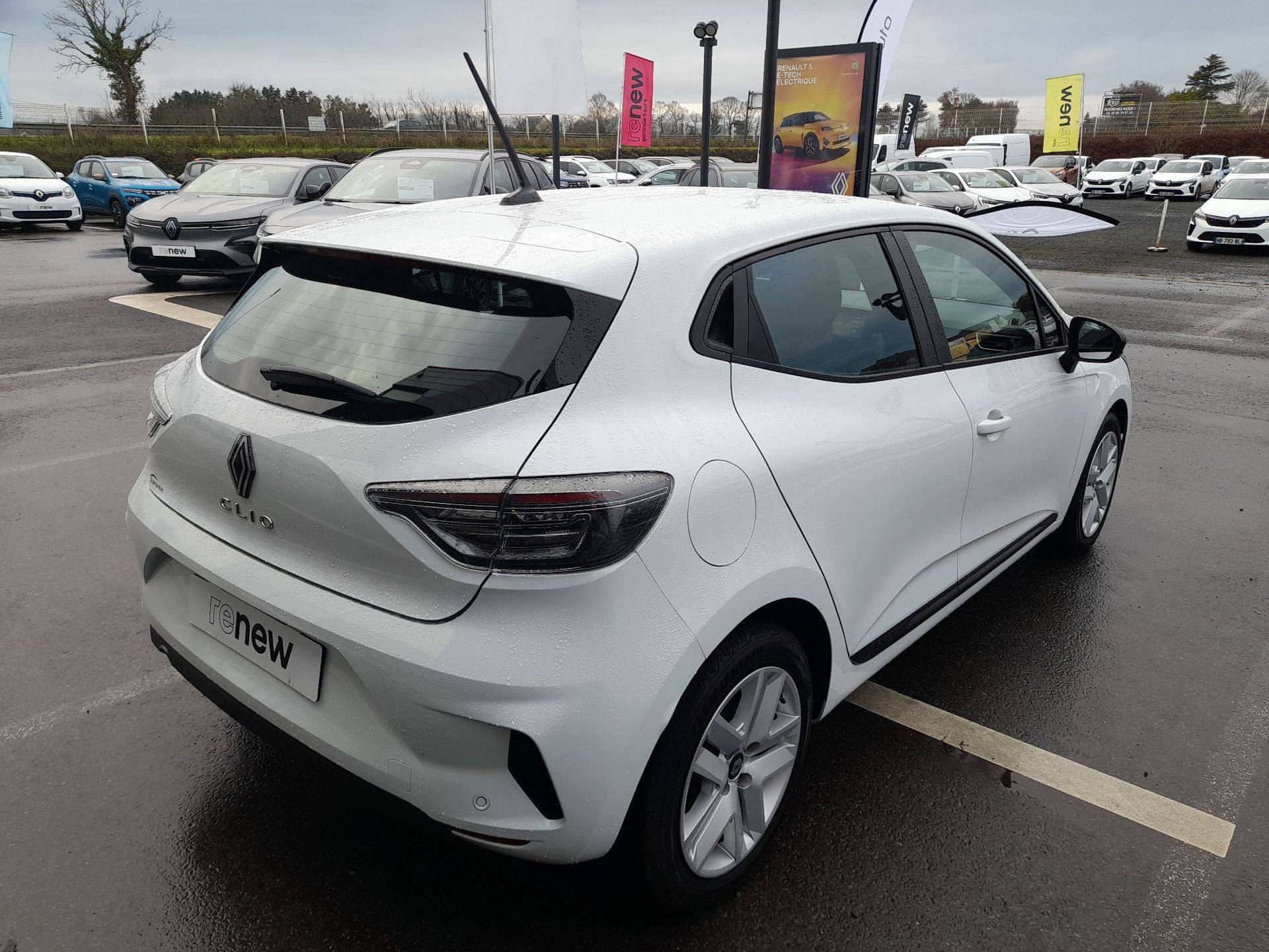 Vente en ligne Renault Clio 5 Clio TCe 90 ch GSR2 au prix de 16 490 €