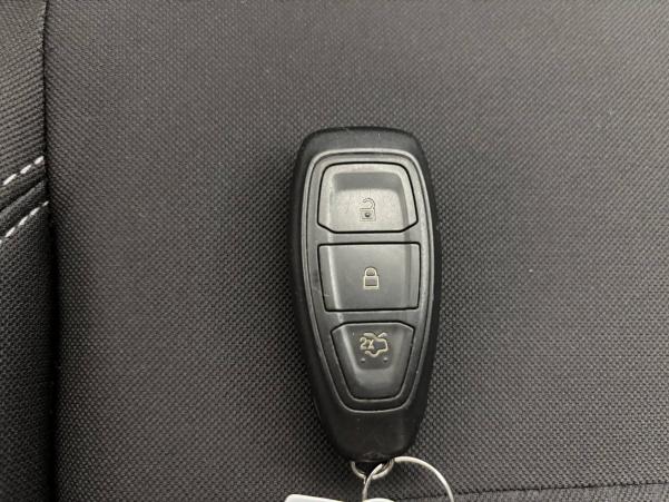 Vente en ligne Ford Kuga  1.5 TDCi 120 S&S 4x2 BVM6 au prix de 15 790 €
