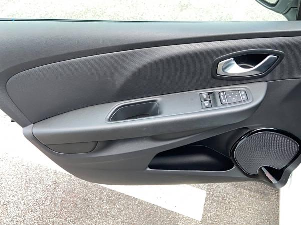 Vente en ligne Renault Clio 4 Clio TCe 90 E6C au prix de 11 490 €