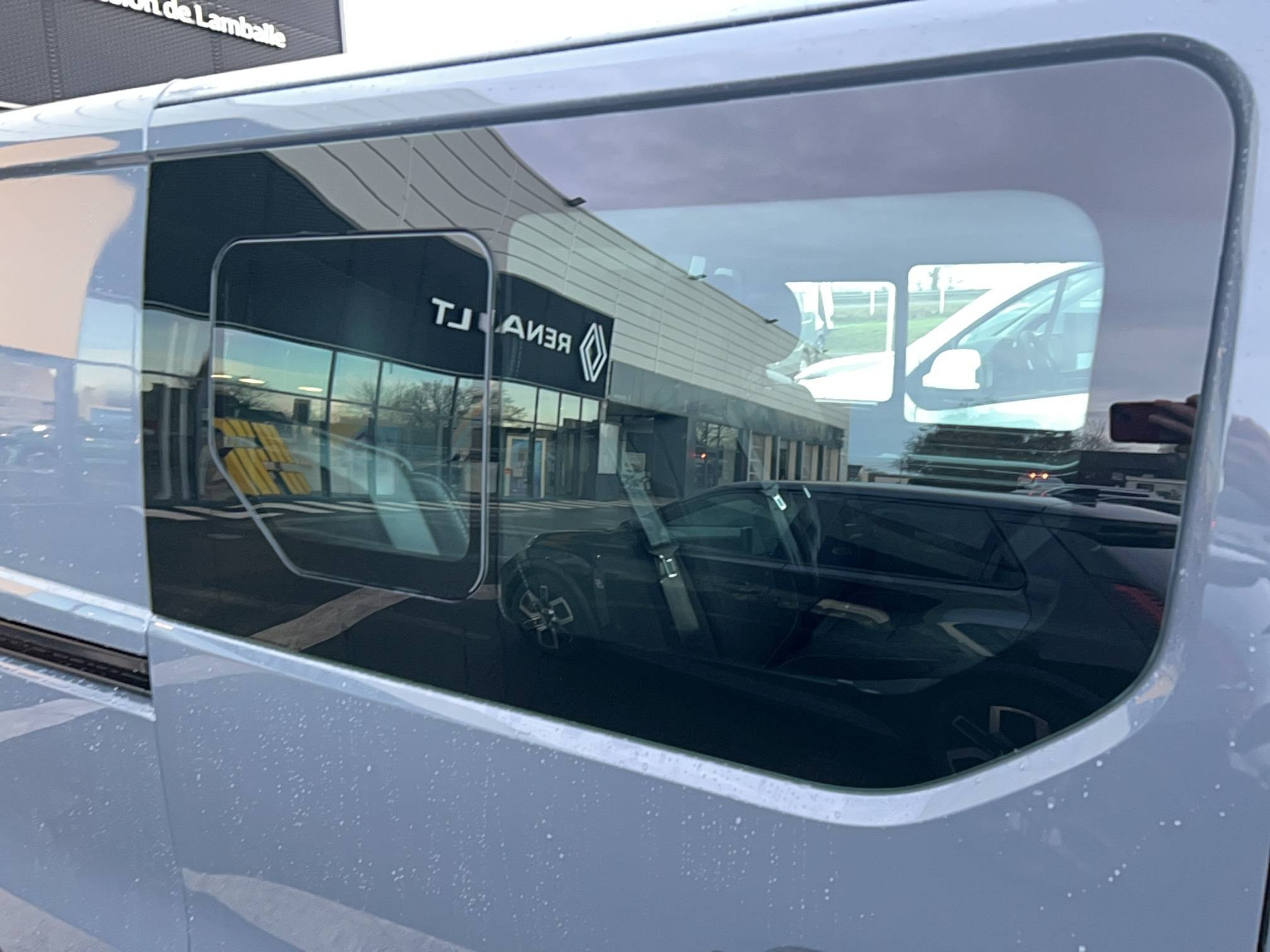 Vente en ligne Renault Trafic Cabine Approfondie TRAFIC CA L2H1 3T BLUE DCI 150 GSR2 au prix de 35 000 €