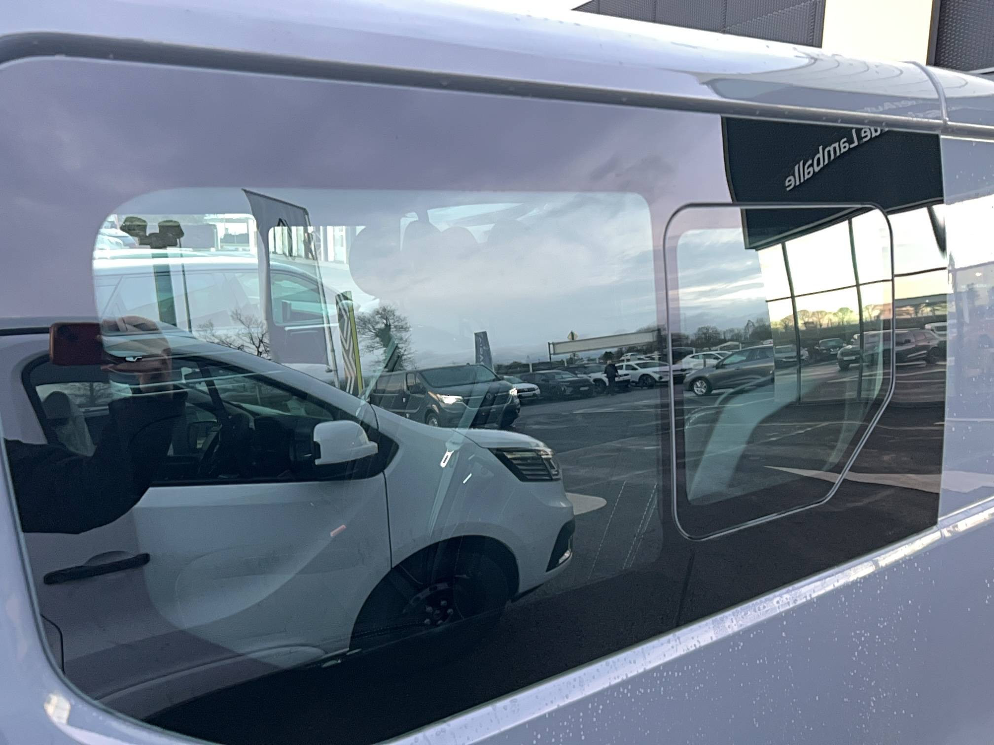 Vente en ligne Renault Trafic Cabine Approfondie TRAFIC CA L2H1 3T BLUE DCI 150 GSR2 au prix de 35 000 €