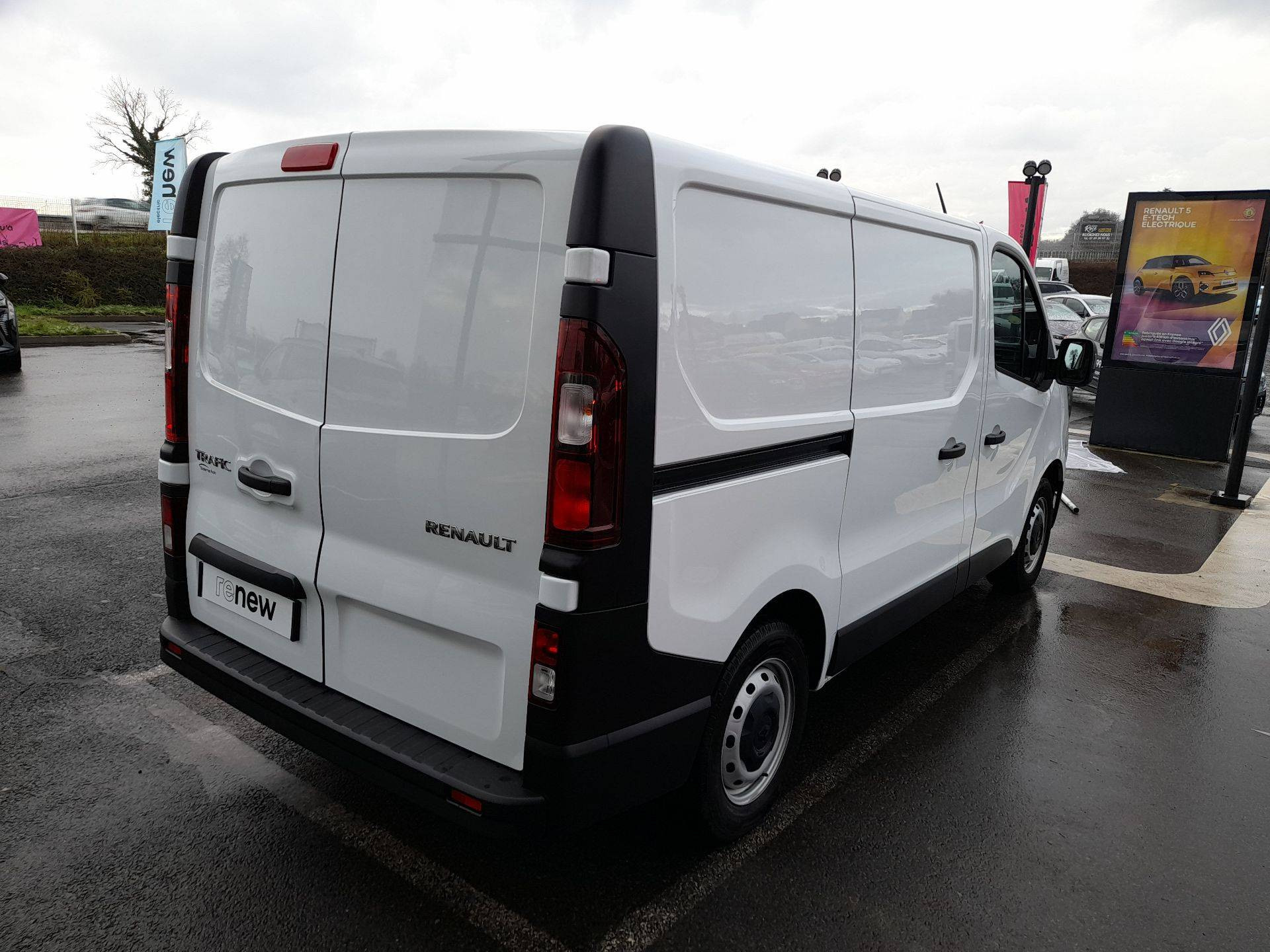 Vente en ligne Renault Trafic 3 Fourgon TRAFIC FGN L1H1 3T BLUE DCI 130 GSR2 au prix de 25 000 €