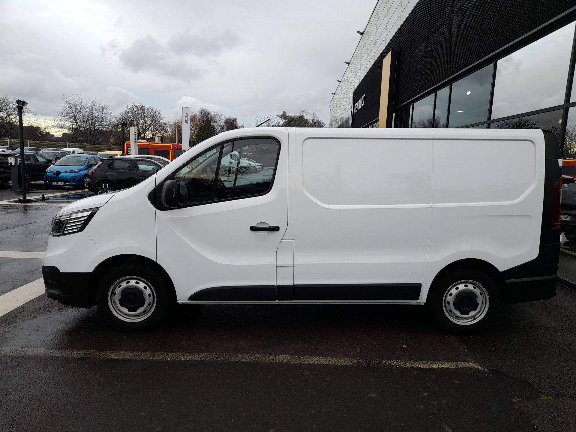 Vente en ligne Renault Trafic 3 Fourgon TRAFIC FGN L1H1 3T BLUE DCI 130 GSR2 au prix de 25 000 €