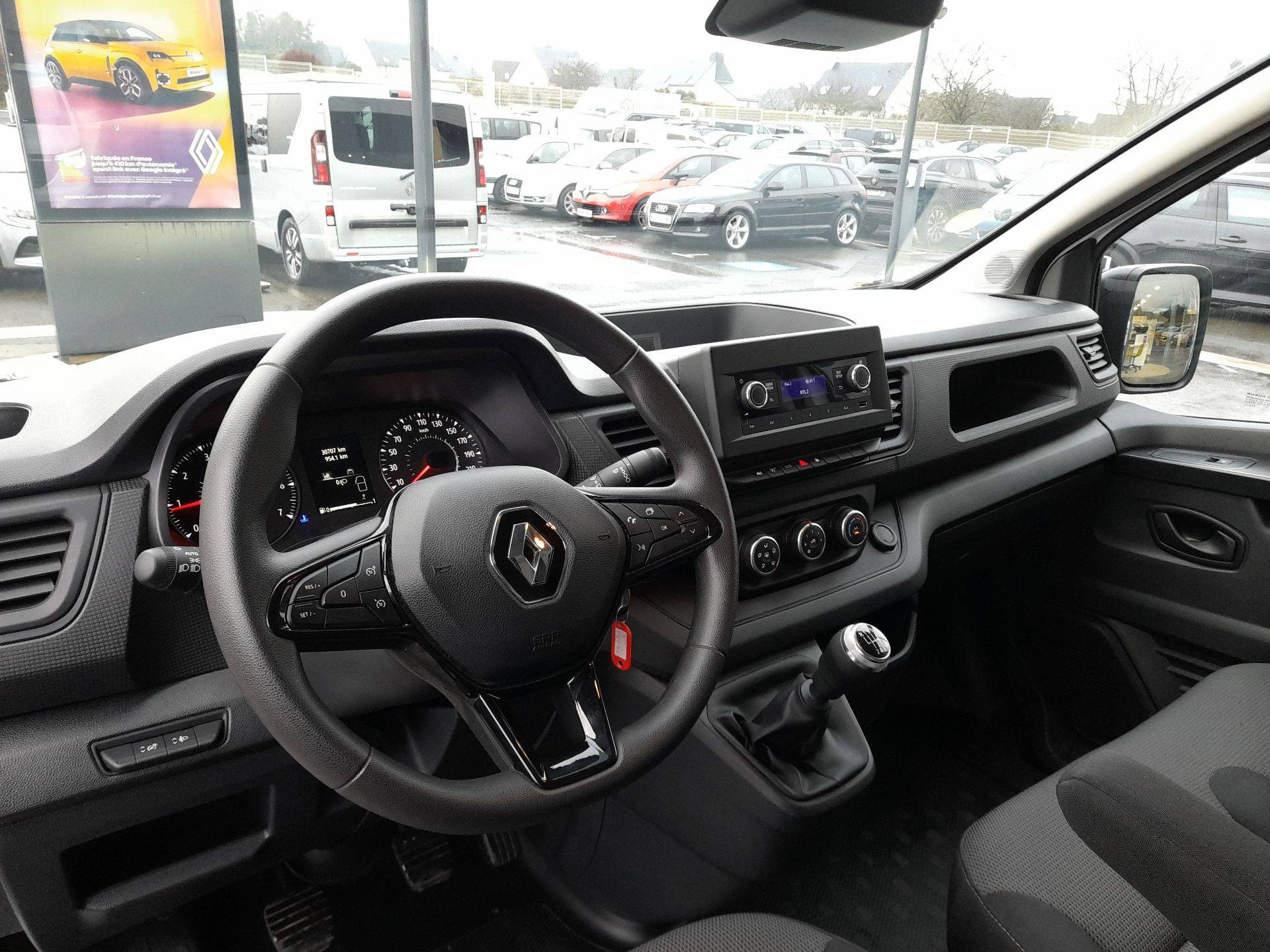 Vente en ligne Renault Trafic 3 Fourgon TRAFIC FGN L1H1 3T BLUE DCI 130 GSR2 au prix de 25 000 €