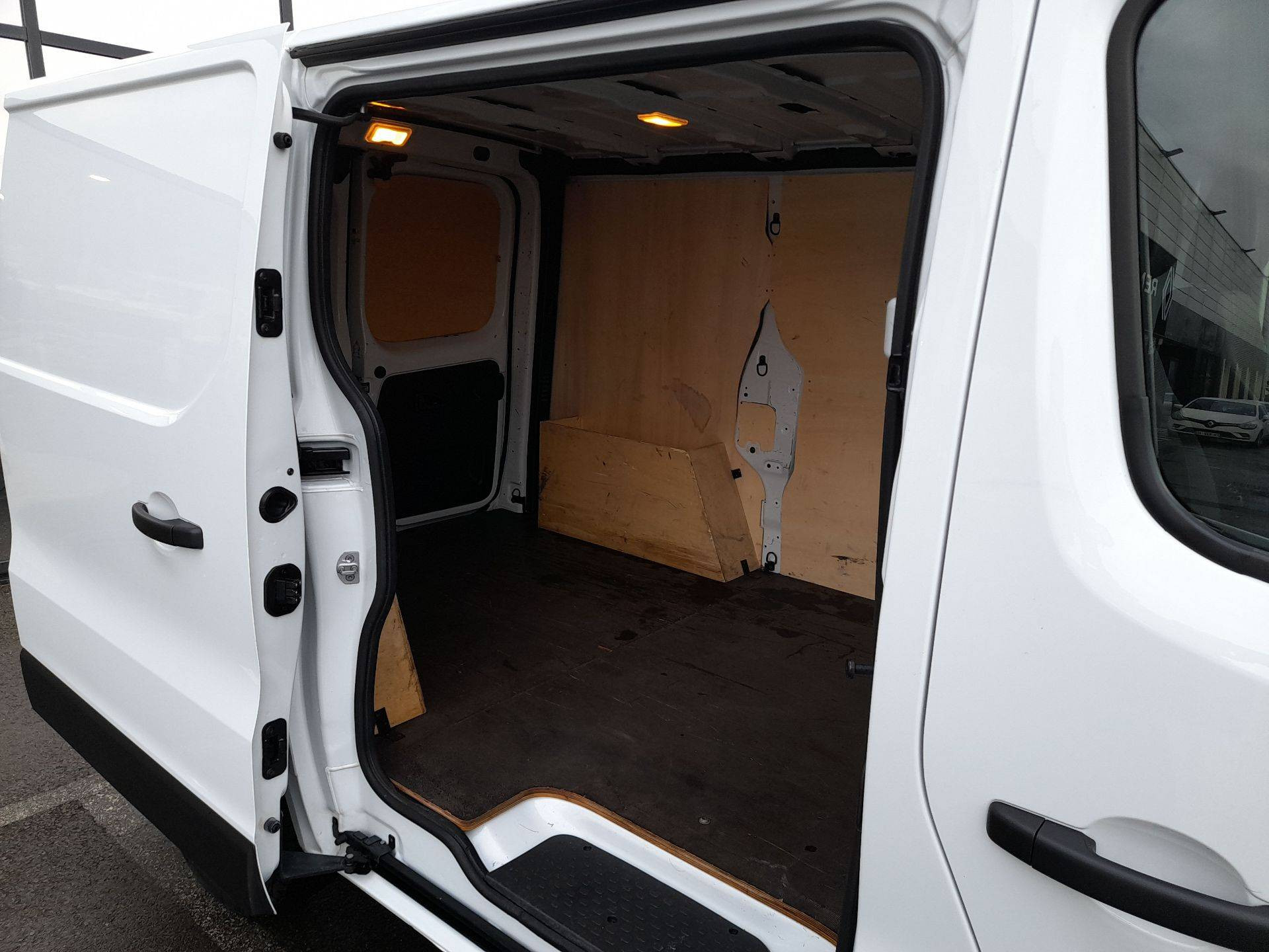 Vente en ligne Renault Trafic 3 Fourgon TRAFIC FGN L1H1 3T BLUE DCI 130 GSR2 au prix de 25 000 €