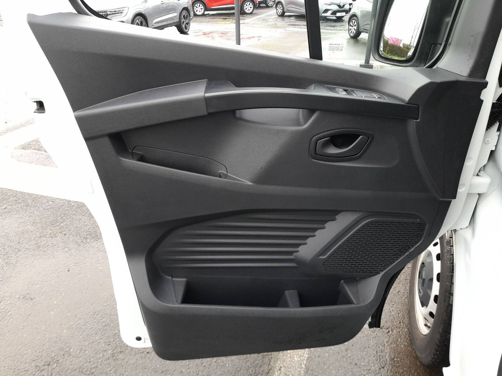 Vente en ligne Renault Trafic 3 Fourgon TRAFIC FGN L1H1 3T BLUE DCI 130 GSR2 au prix de 25 000 €