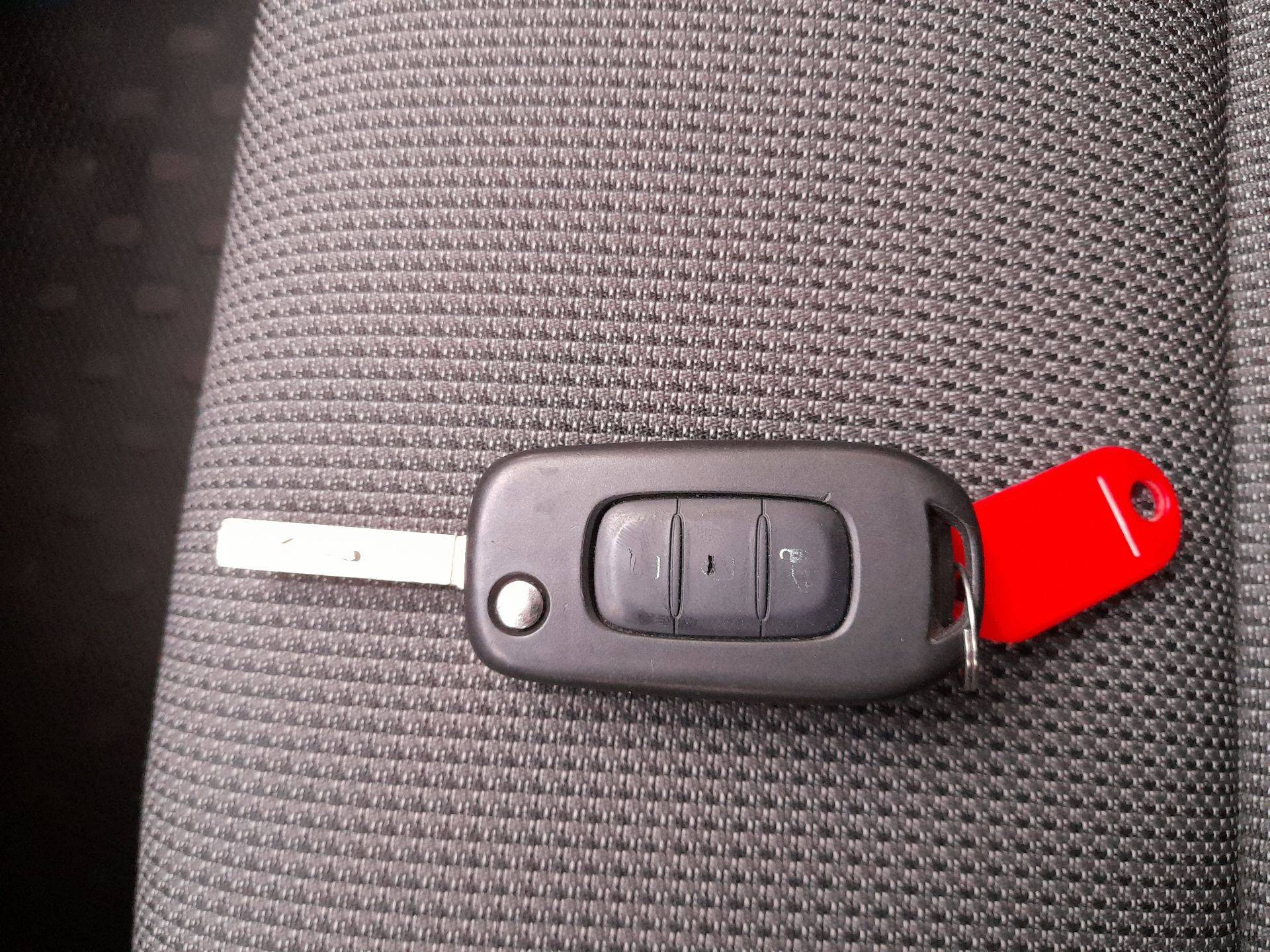 Vente en ligne Renault Trafic 3 Fourgon TRAFIC FGN L1H1 3T BLUE DCI 130 GSR2 au prix de 25 000 €