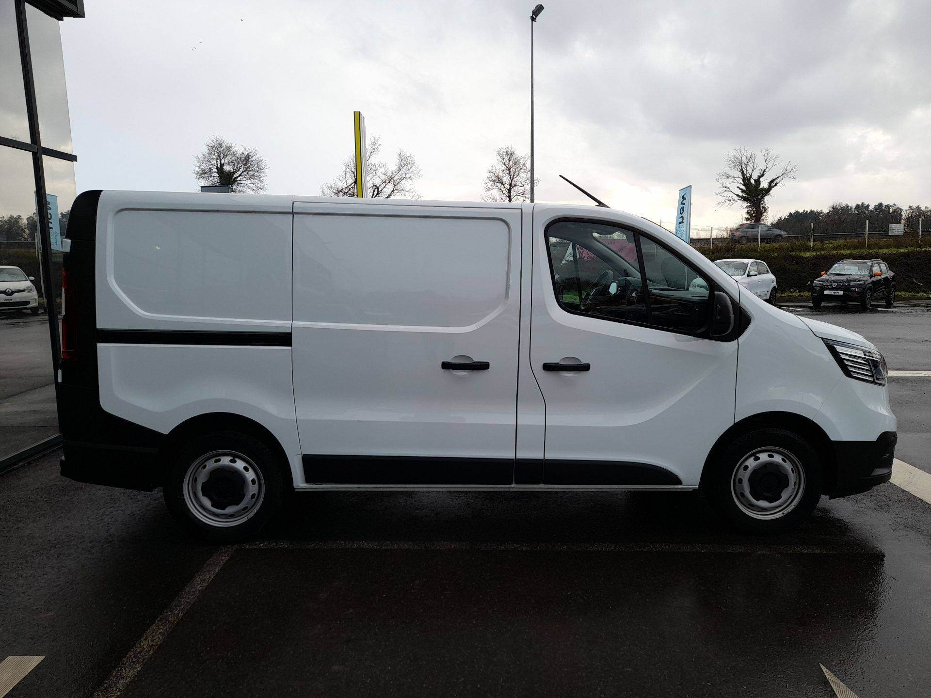 Vente en ligne Renault Trafic 3 Fourgon TRAFIC FGN L1H1 3T BLUE DCI 130 GSR2 au prix de 25 000 €